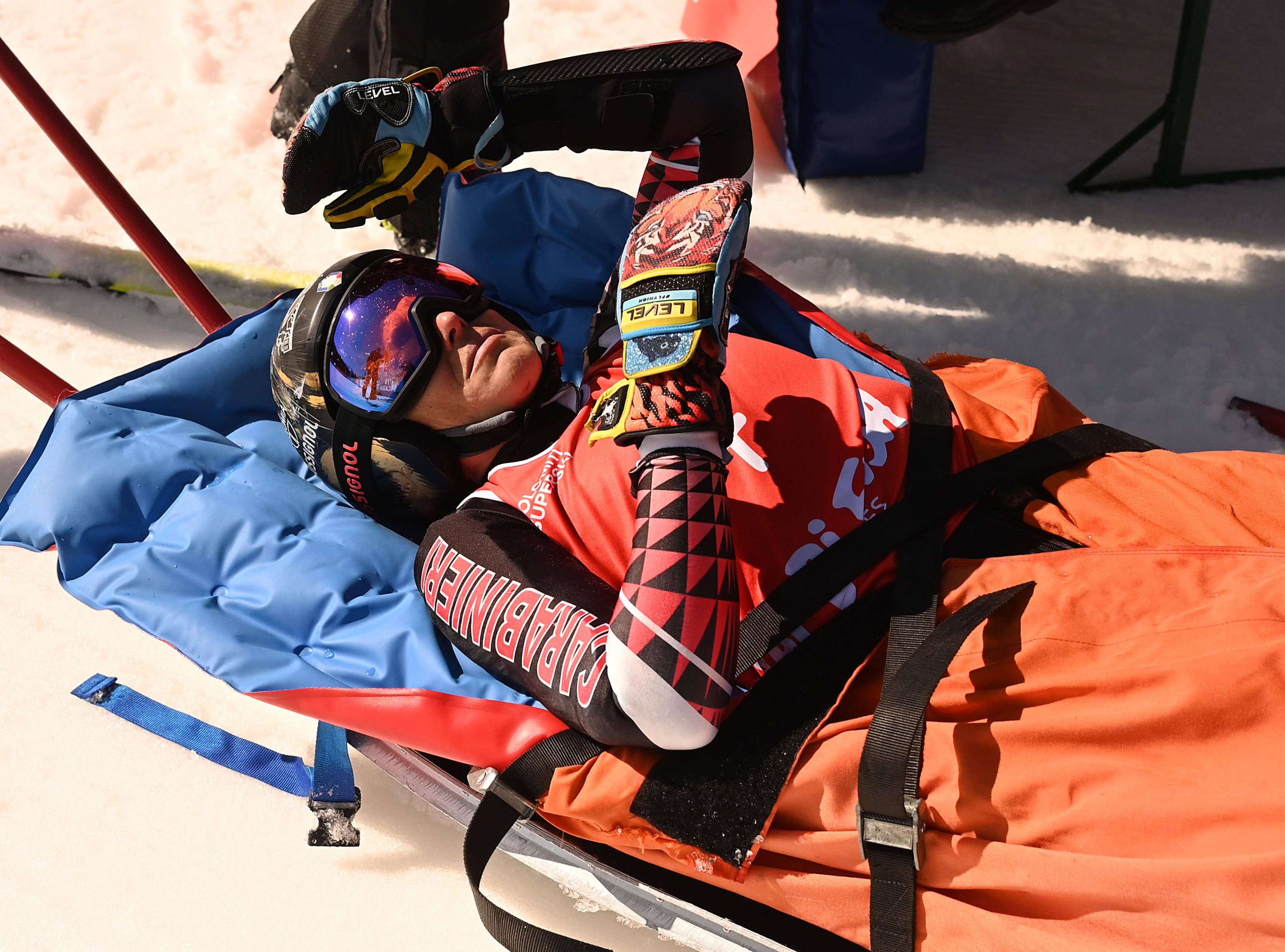 Federica Brignone musste nach ihrem schweren Sturz mit dem Helikopter ins Krankenhaus gebracht werden.