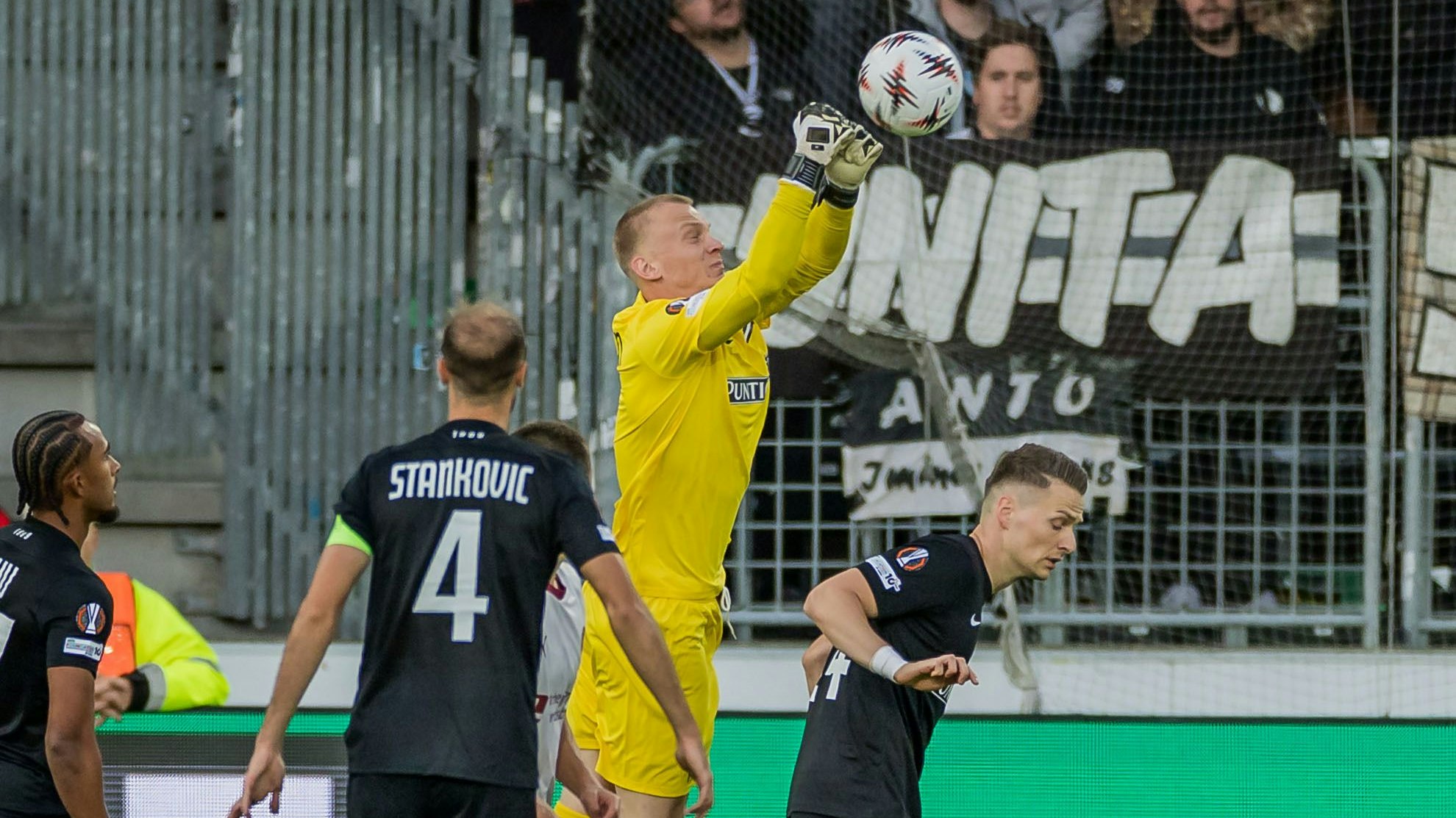 Heute.at - Zwei Tormannfehler! Sturm verliert zum Auftakt