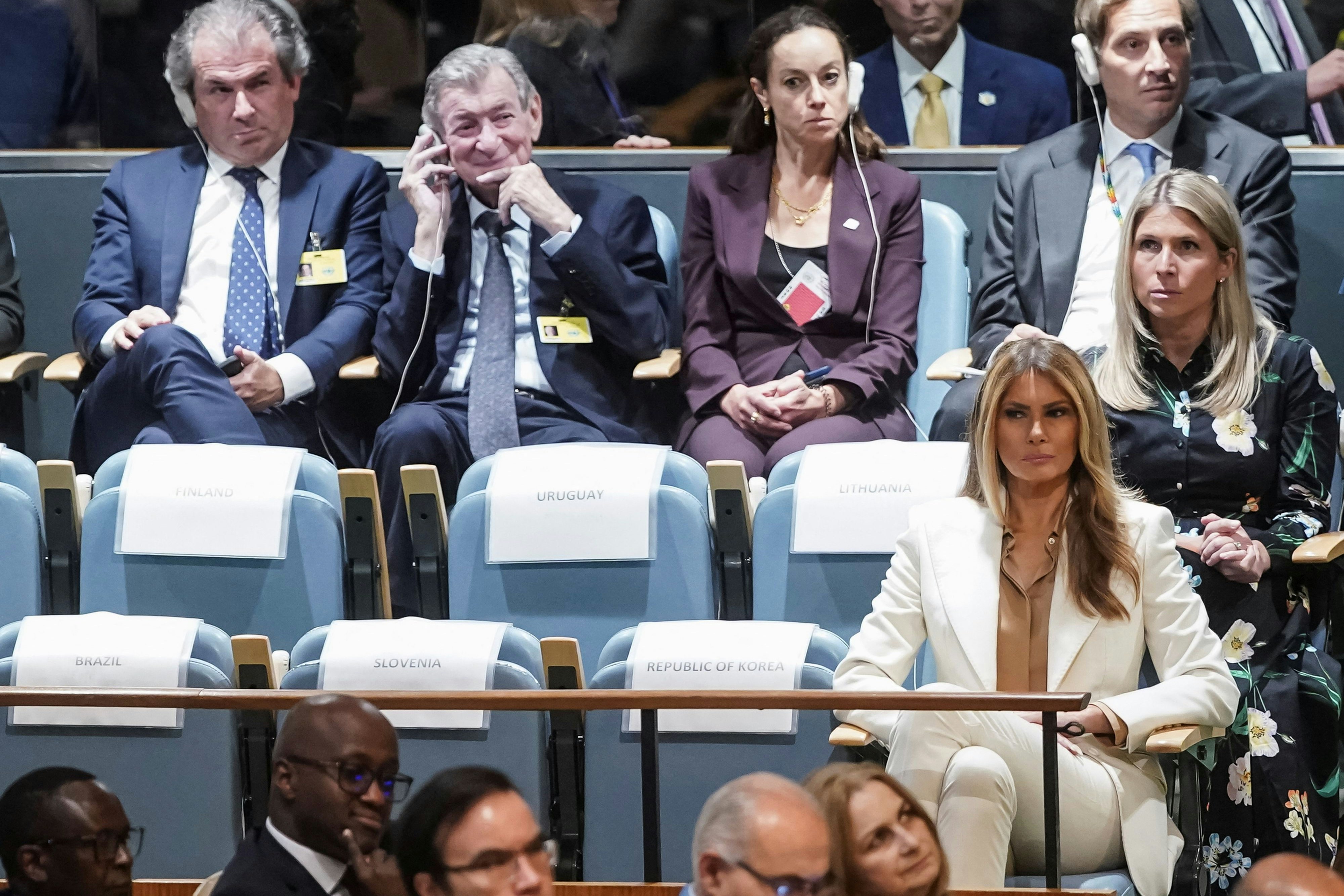 Erste Reihe fußfrei: Melania Trump hörte sich die Rede ihres Mannes an – von Sitznachbarinnen unbelästigt