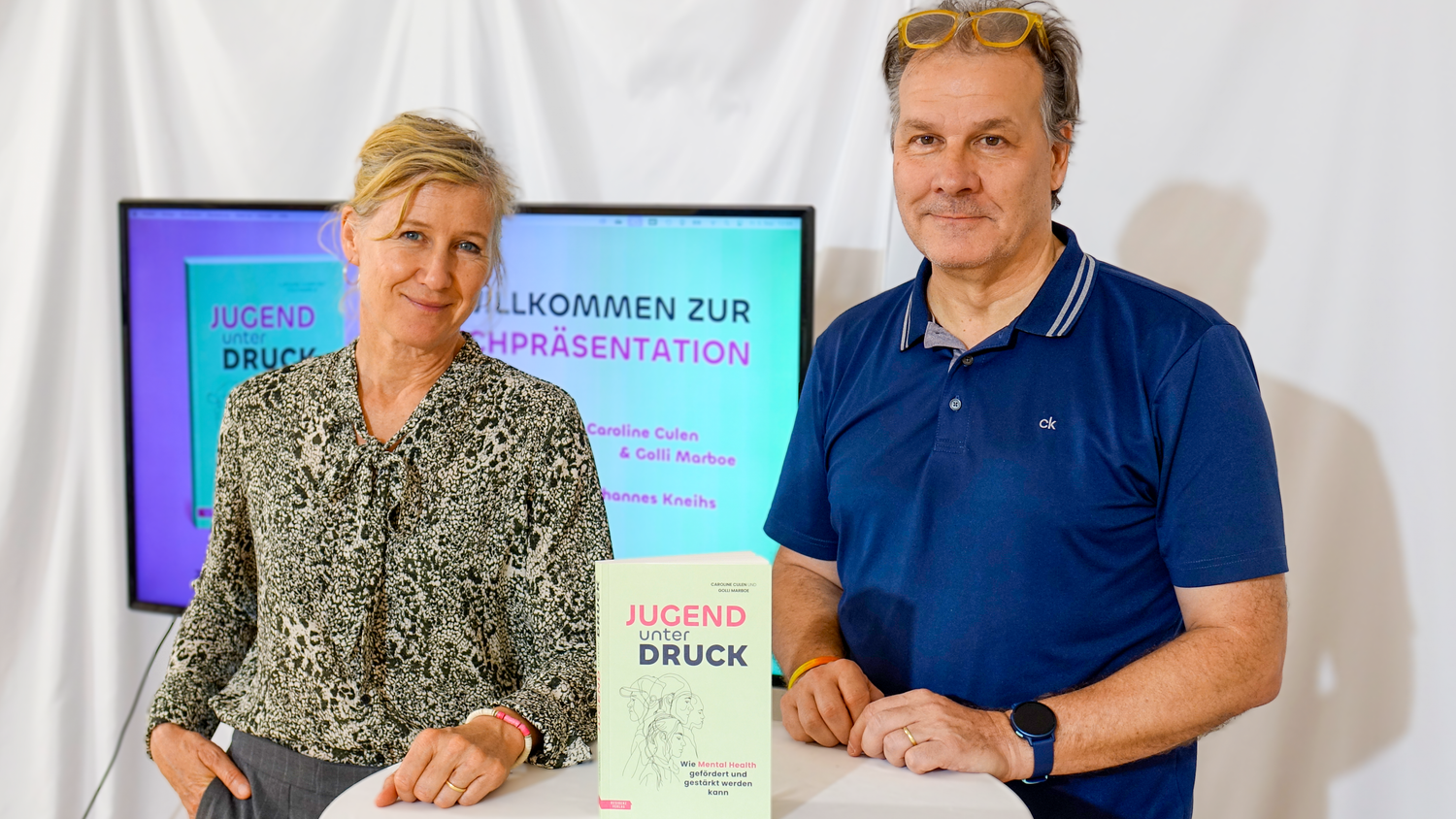 Die Autoren Golli Marboe und Caroline Culen stellen ihr neues Buch "Jugend unter Druck" vor.