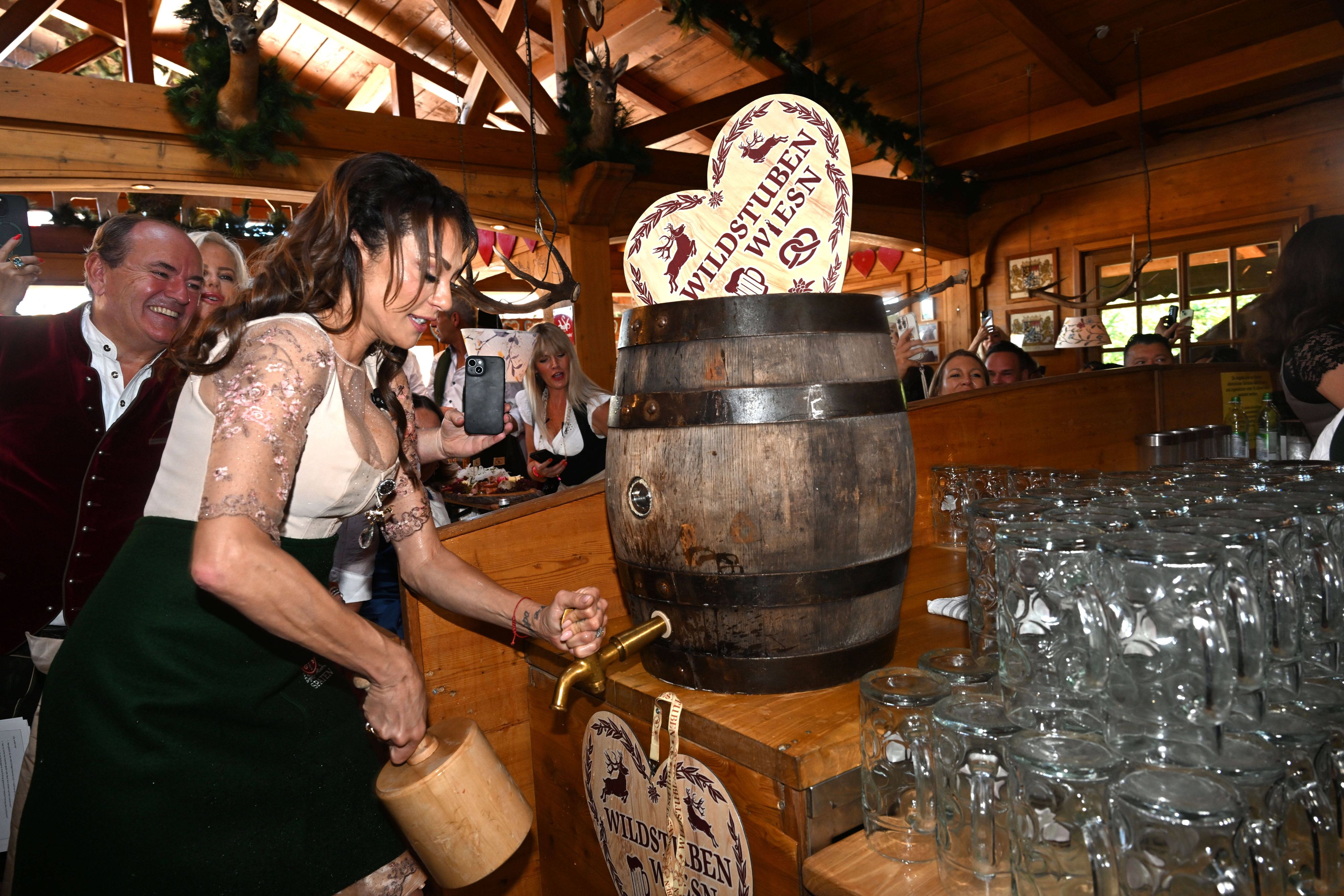 Lilly Becker wurde vor dem Festzelt abgepasst. 