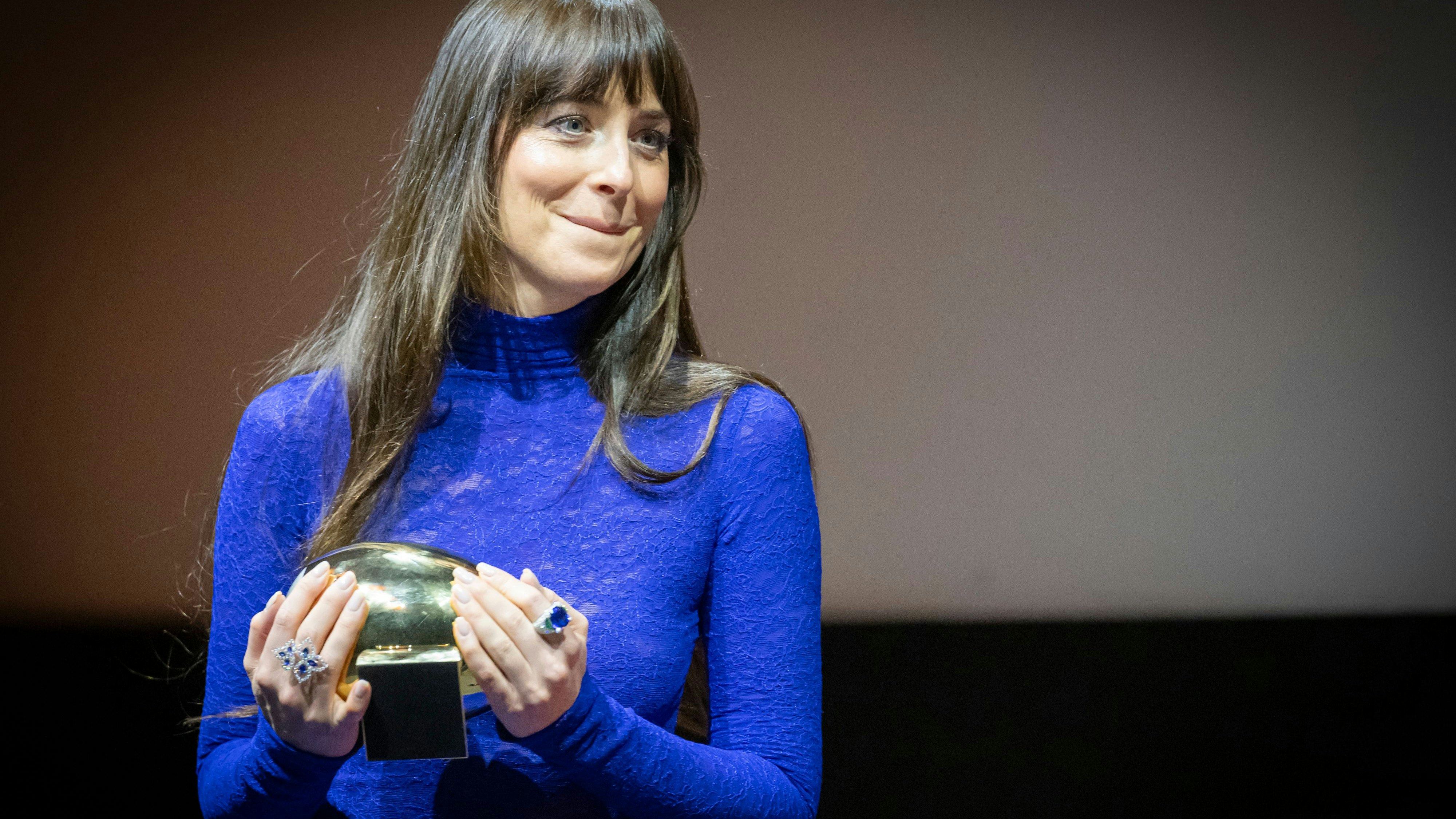 Heute.at - Transparent-Kleid – Dakota Johnson zeigt, was sie hat