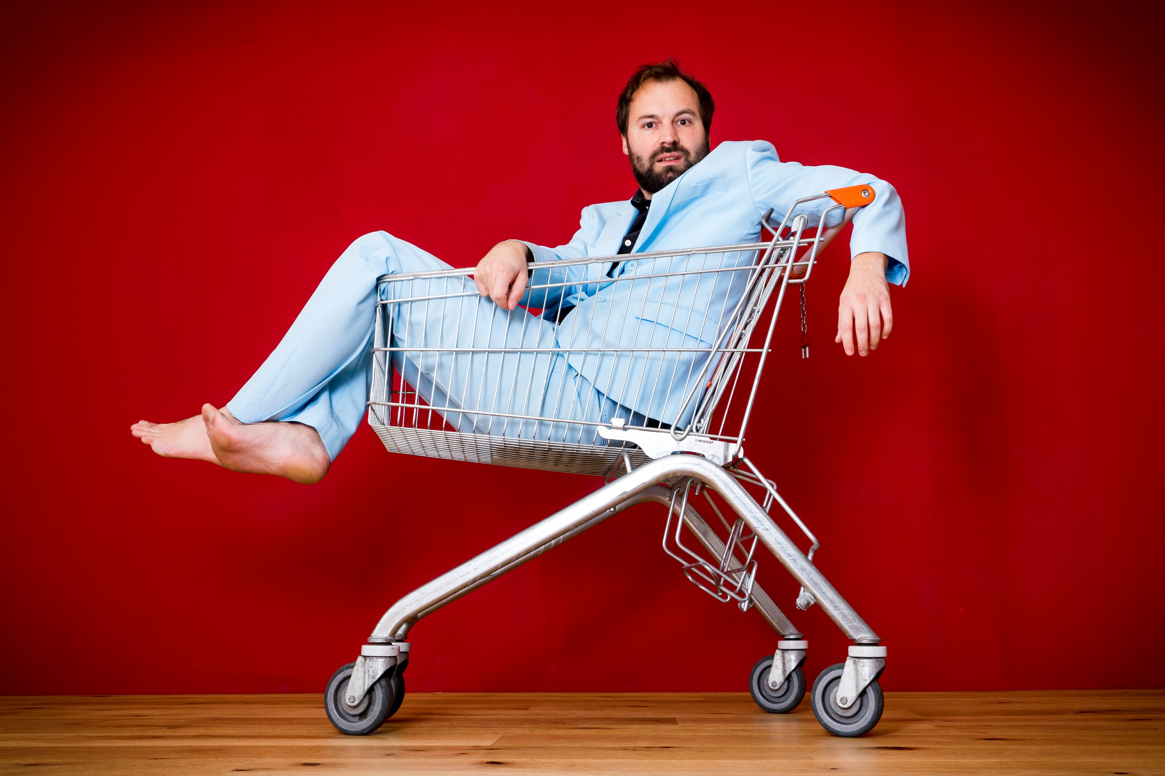 Manuel Thalhammer rollt mit Humor durch die Herausforderungen des männlichen Alltags.