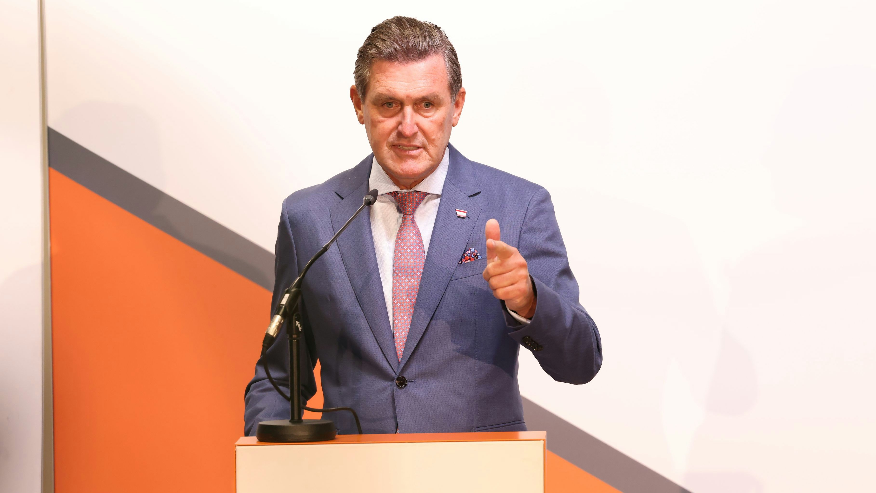 Mobilitätsminister Hanke: "Umstieg auf digitale Vignette ist nächster Schritt in Richtung Nutzerfreundlichkeit"