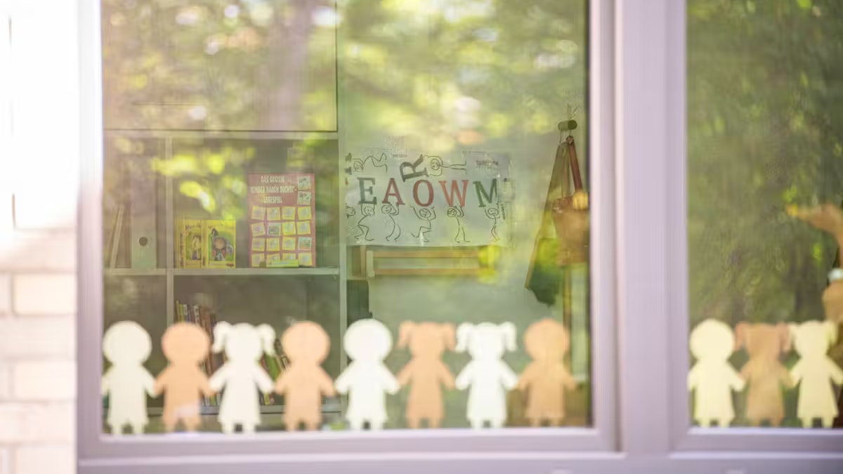 Heute.at - Kinder an Stühlen festgeklebt? Ermittlungen laufen