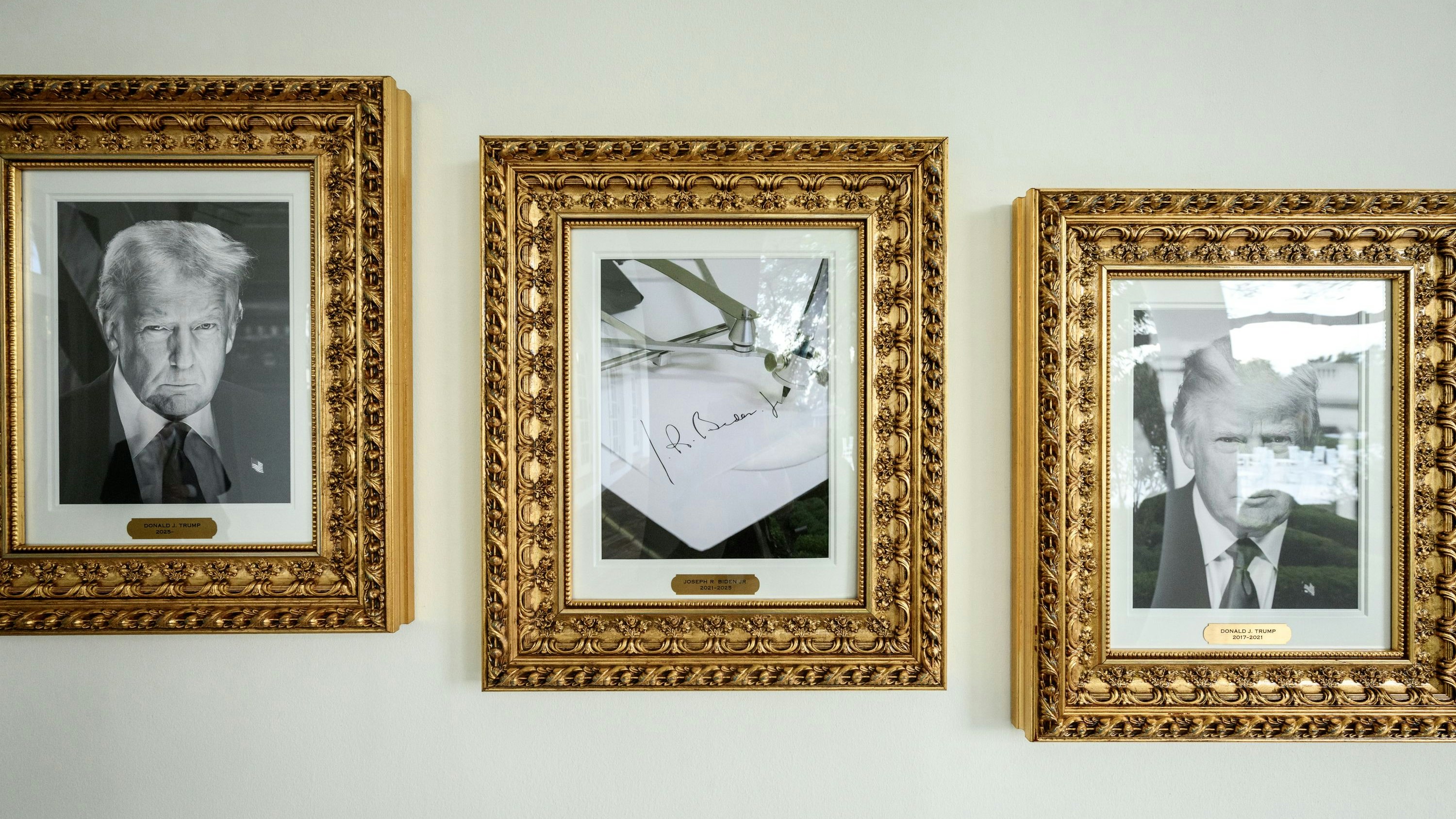 Heute.at - Trump ersetzt Biden-Porträt mit Unterschriftautomaten