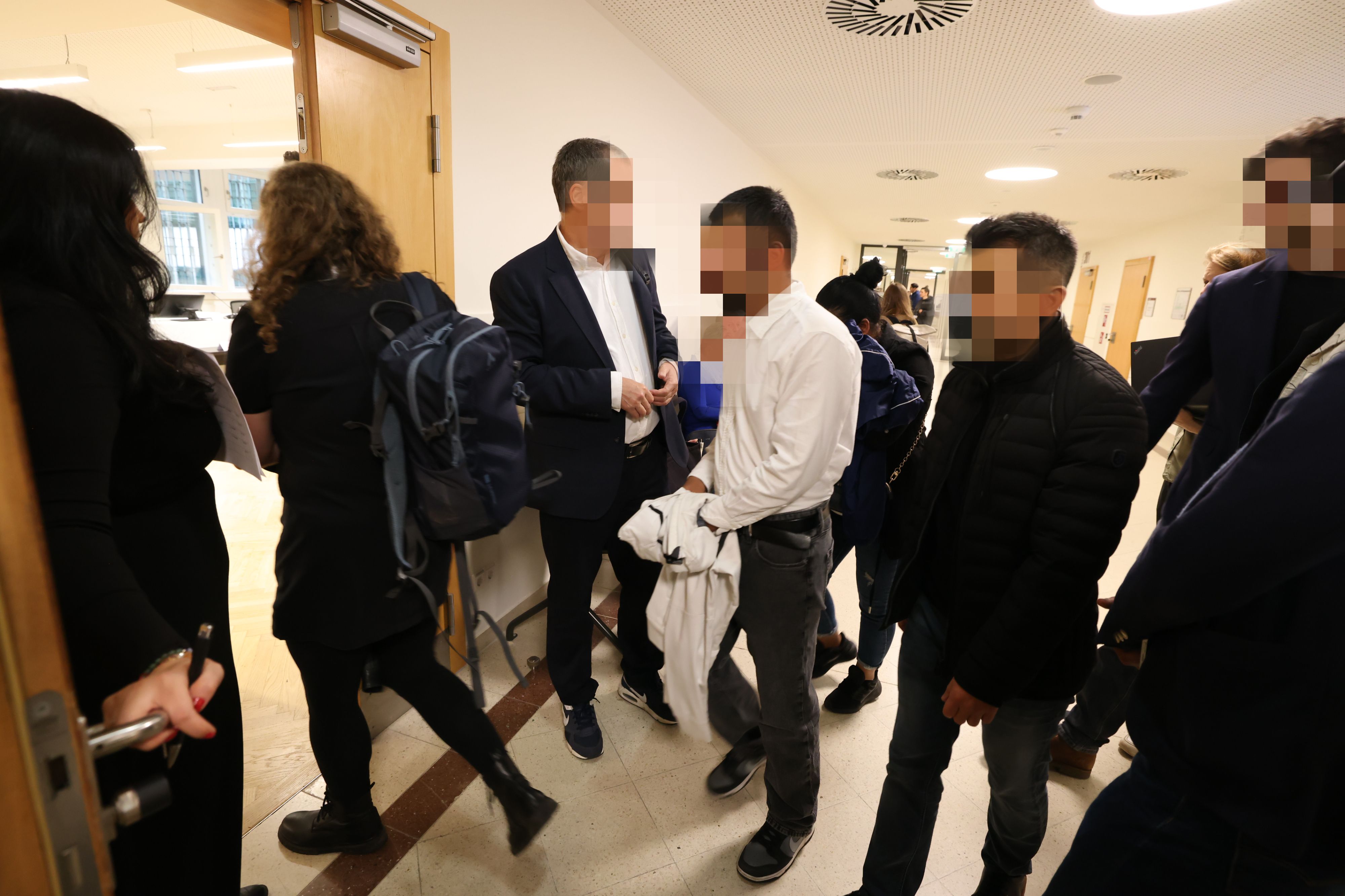 Die Sittenwächter raubten ihre Opfer aus, saßen im Sonntagsanzug vor Gericht.