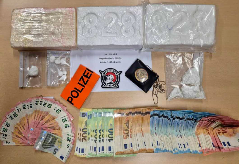 Beamte der Einsatzgruppe zur Bekämpfung der Straßenkriminalität (EGS) beobachteten gestern Abend in Wien-Ottakring mehrere Fälle von mutmaßlichem Suchtmittelhandel.