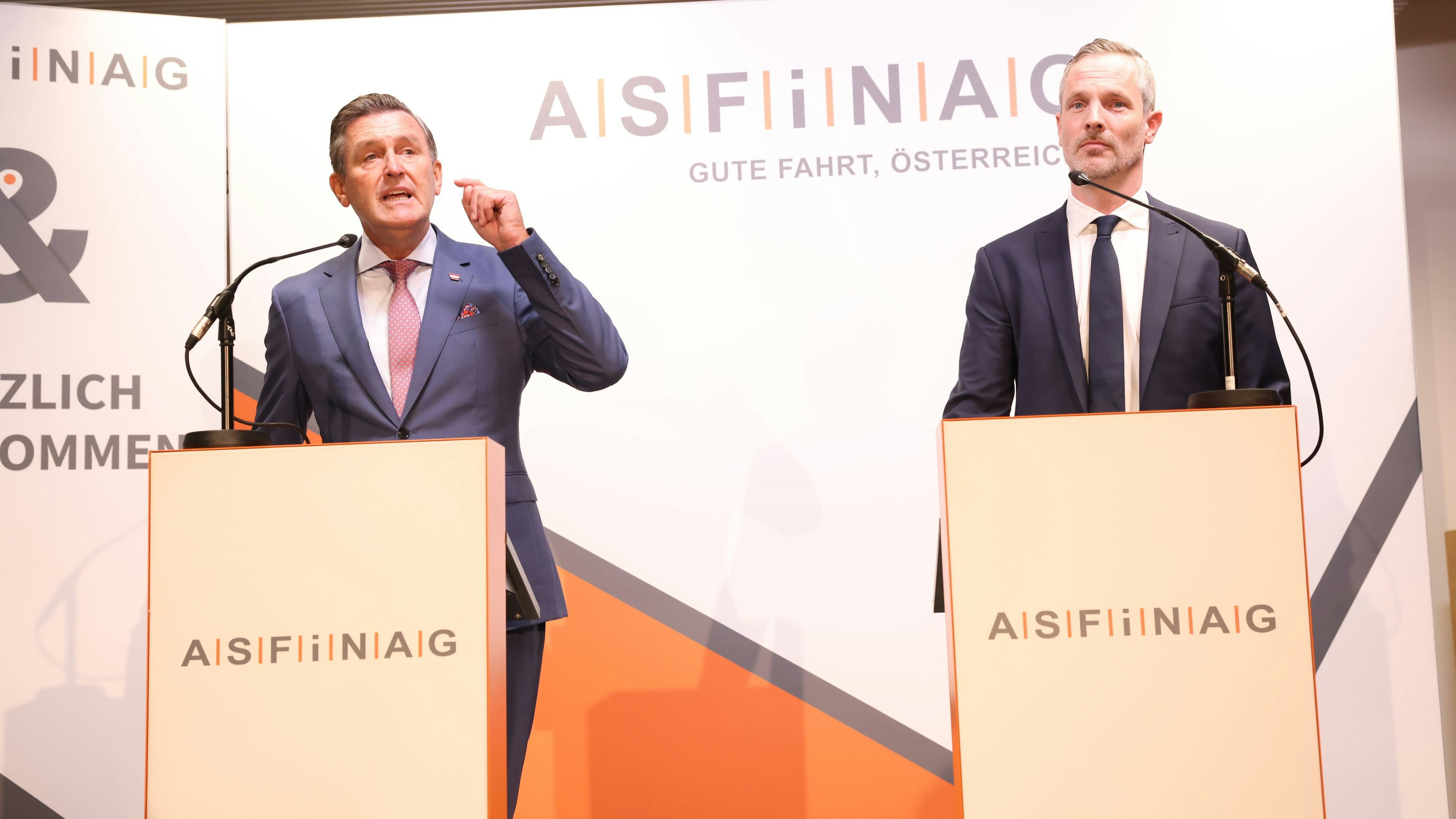 Verkehrsminister Hanke und ASFINAG-Vorstandsdirektor Hufnagl bei einer gemeinsamen Pressekonferenz.
