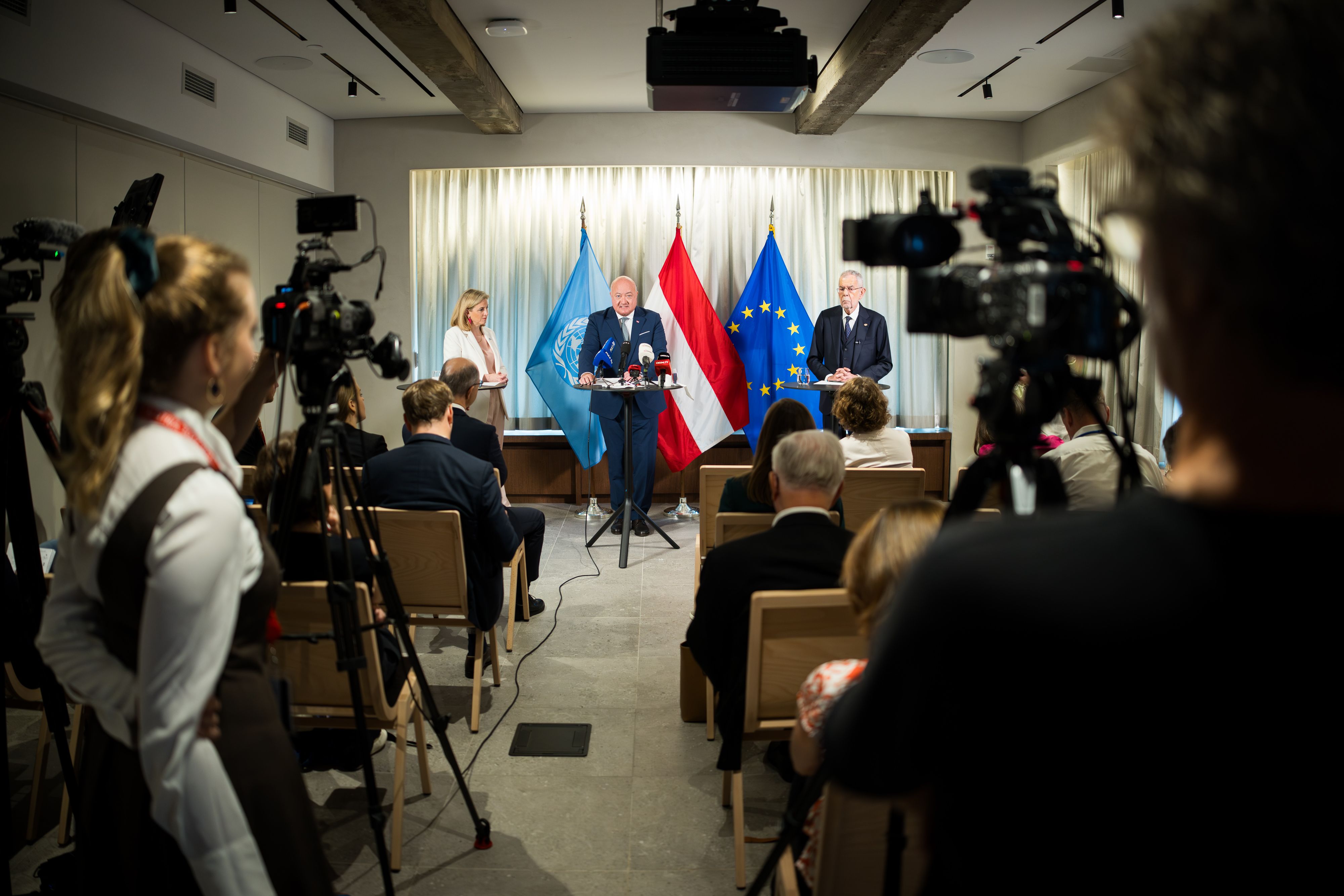 Außenministerin Beate Meinl-Reisinger, Bundeskanzler Christian Stocker und Bundespräsident Alexander Van der Bellen.