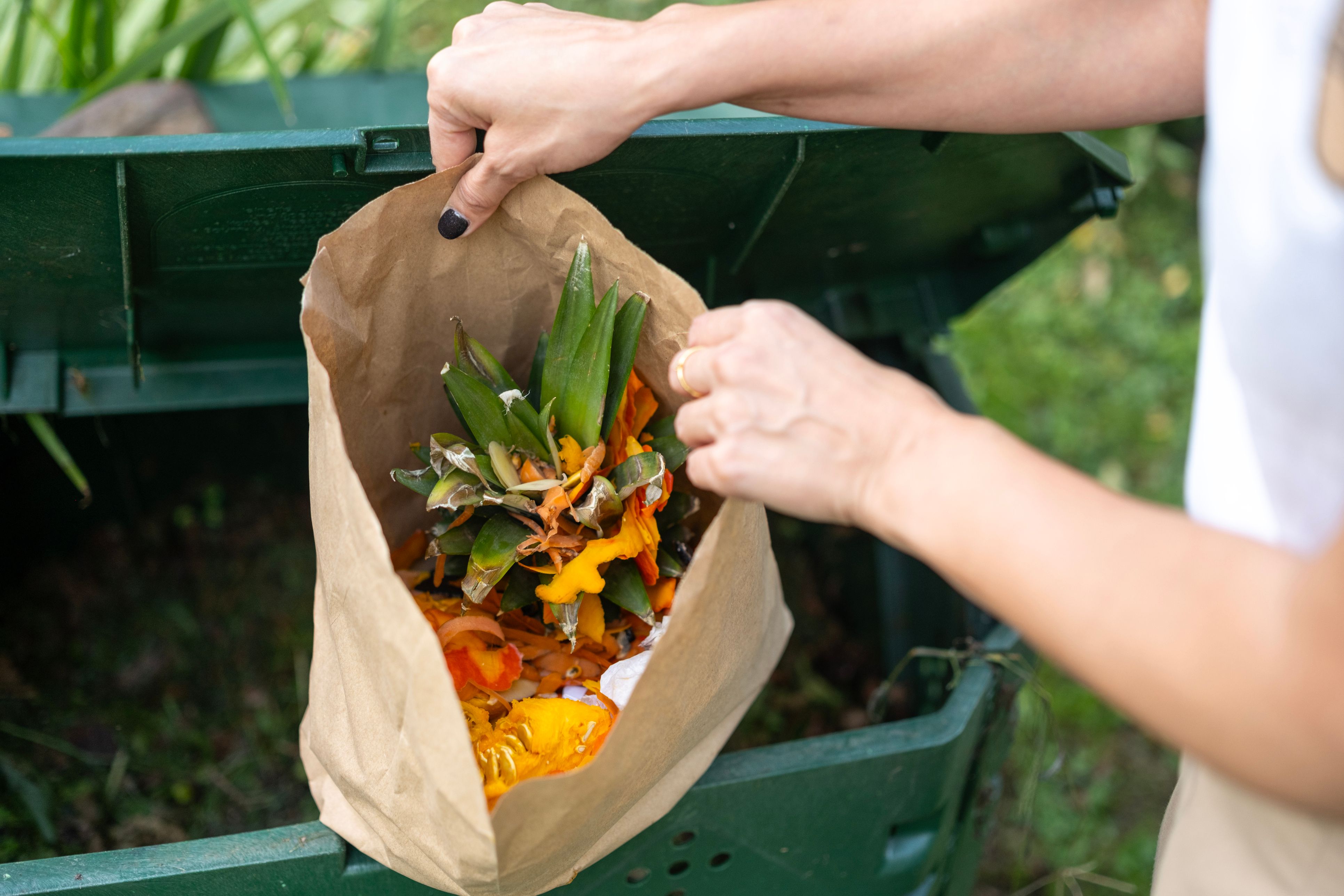 Vor allem bei jungen Menschen landen Lebensmittel im Müll.