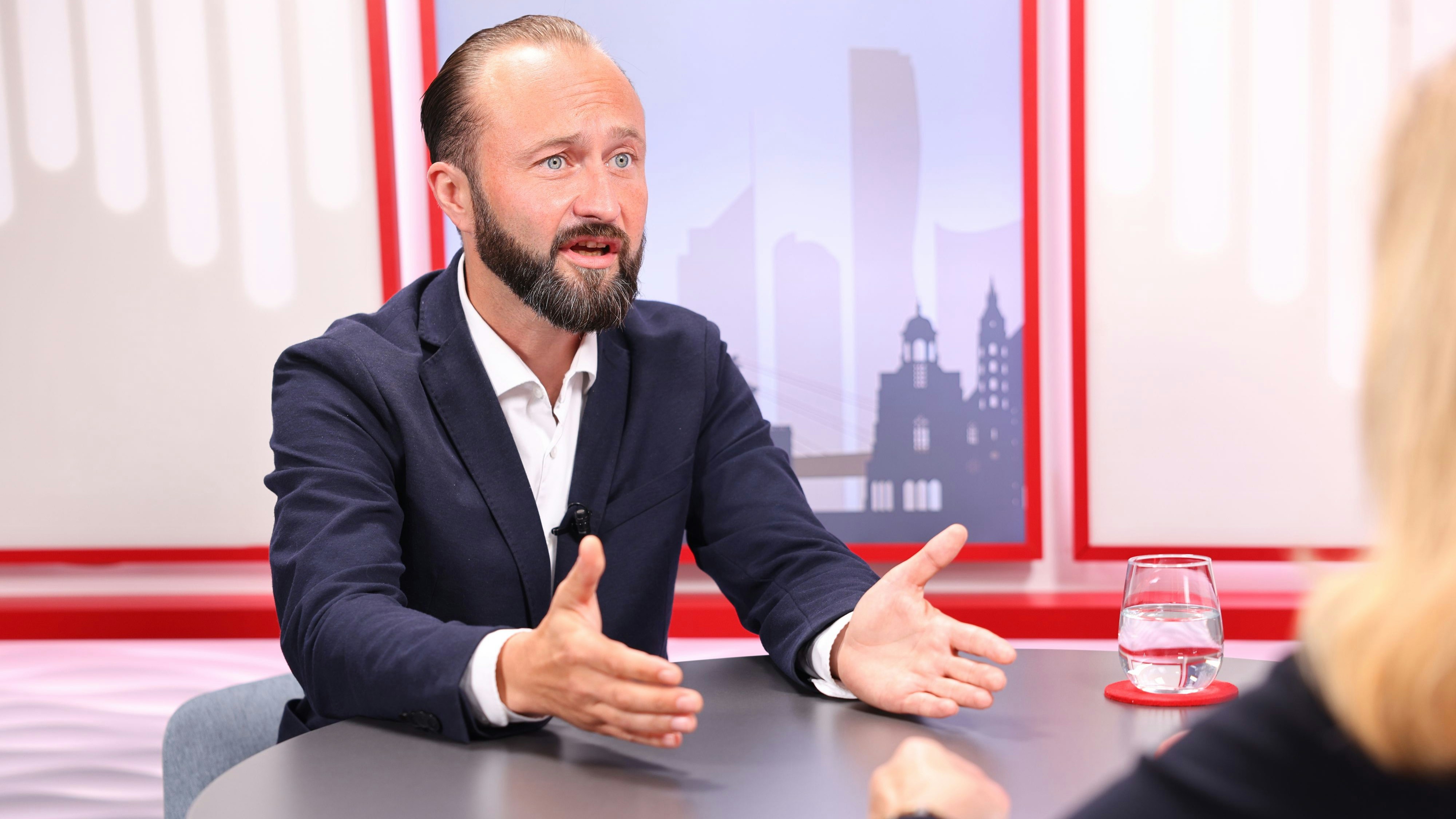 Der steirische SPÖ-Chef Max Lercher sagt der Zweiklassenmedizin den Kampf an.