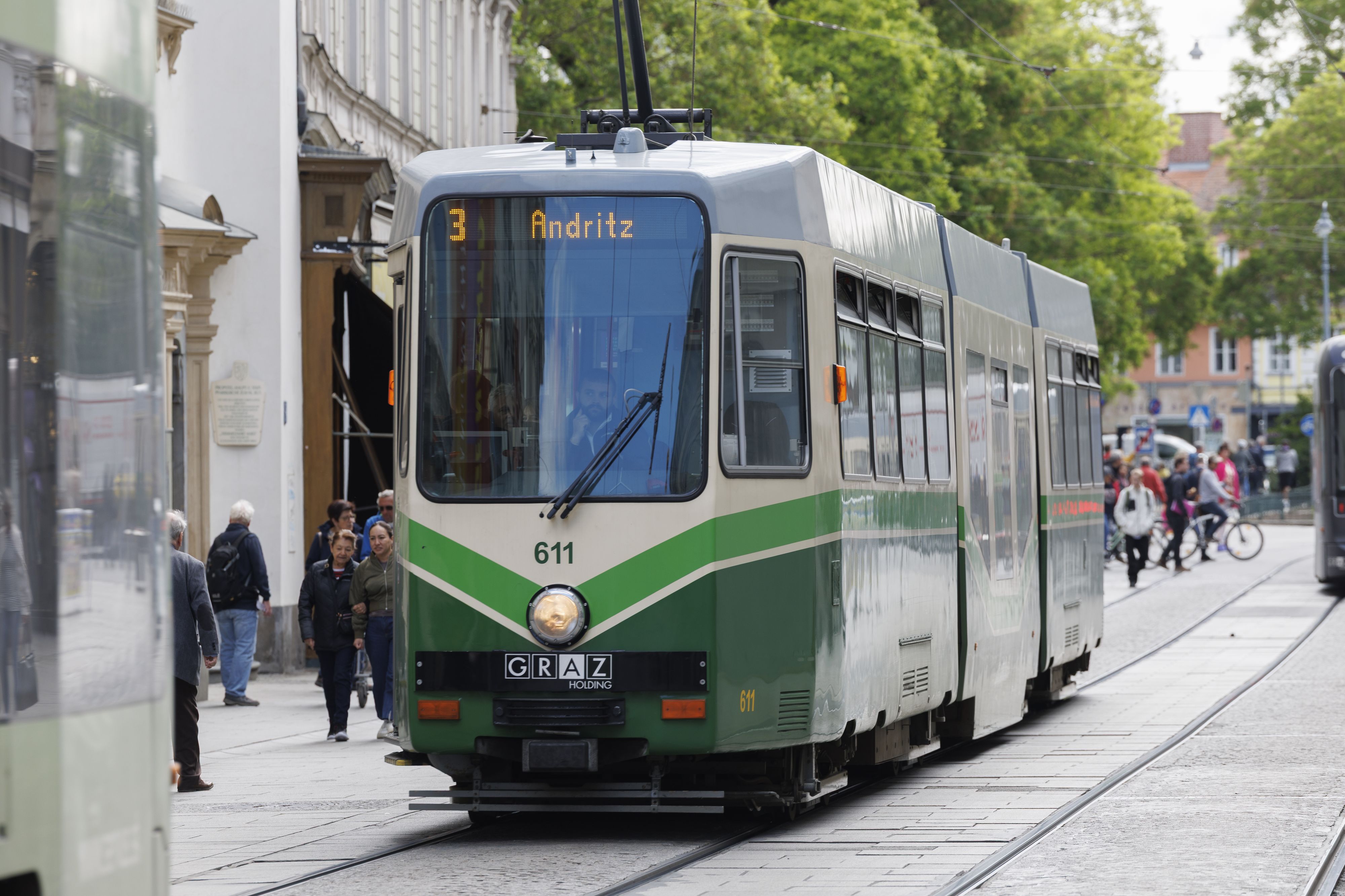 Eine Frau (59) kam bei einem Unfall mit der Straßenbahn ums Leben (Sujetfoto).