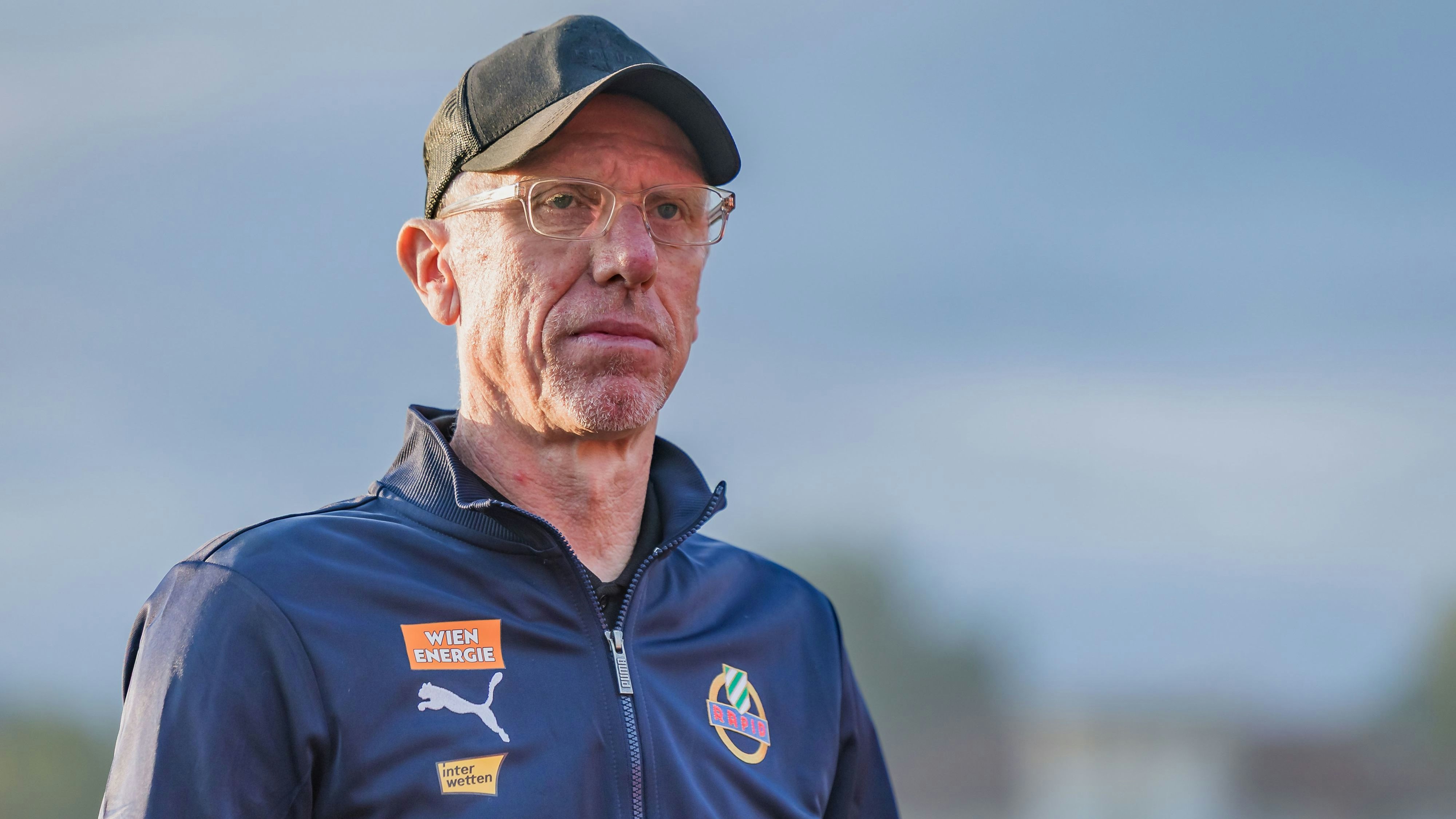 WOLFSBERG,AUSTRIA,24.AUG.25 - SOCCER - ADMIRAL Bundesliga, Wolfsberger AC vs SK Rapid Wien. Image shows head coach Peter Stoeger (Rapid).  Photo: GEPA pictures/ Matthias Trinkl
