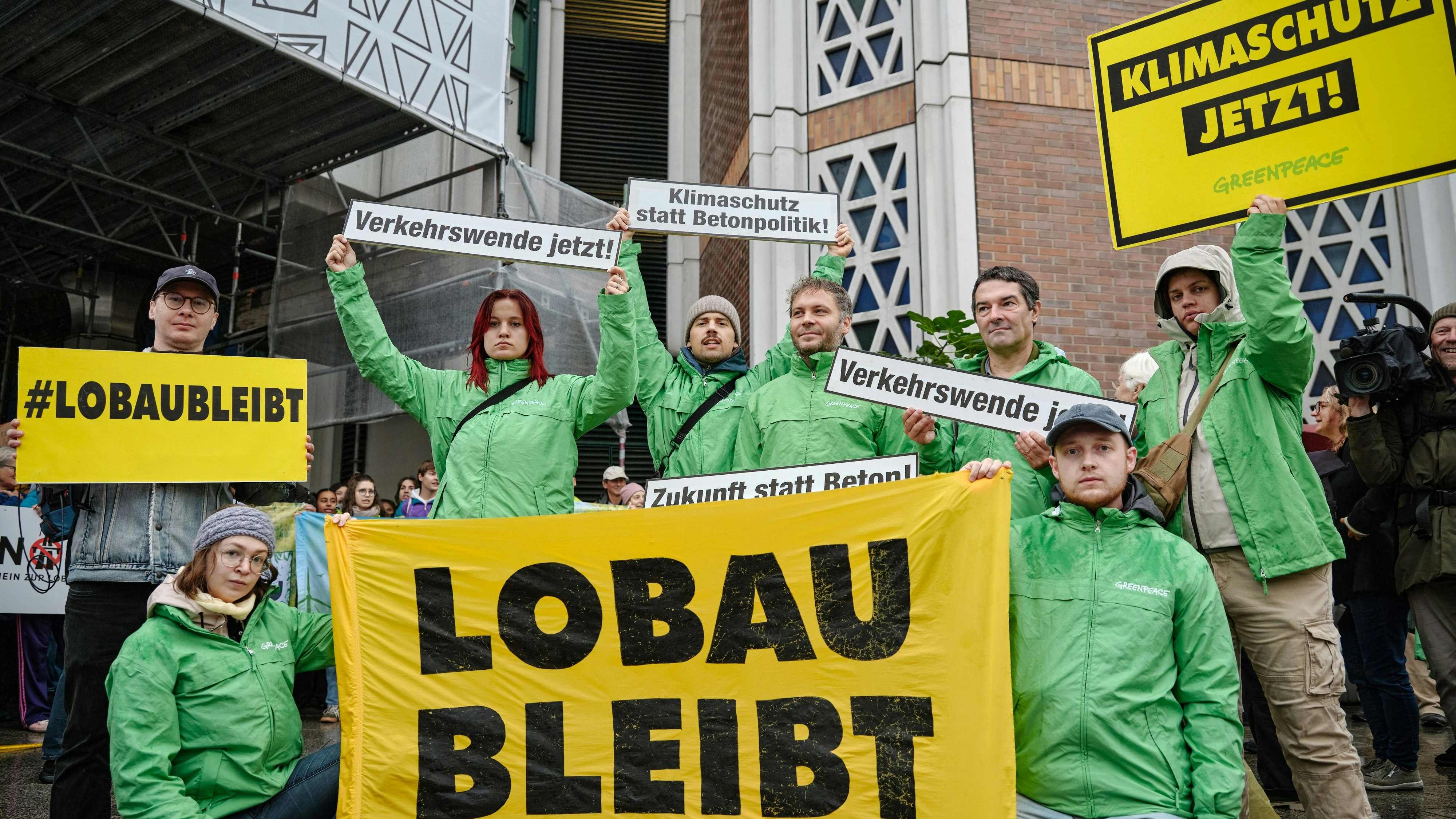Heute.at - Lobautunnel – Umweltschützer marschieren los