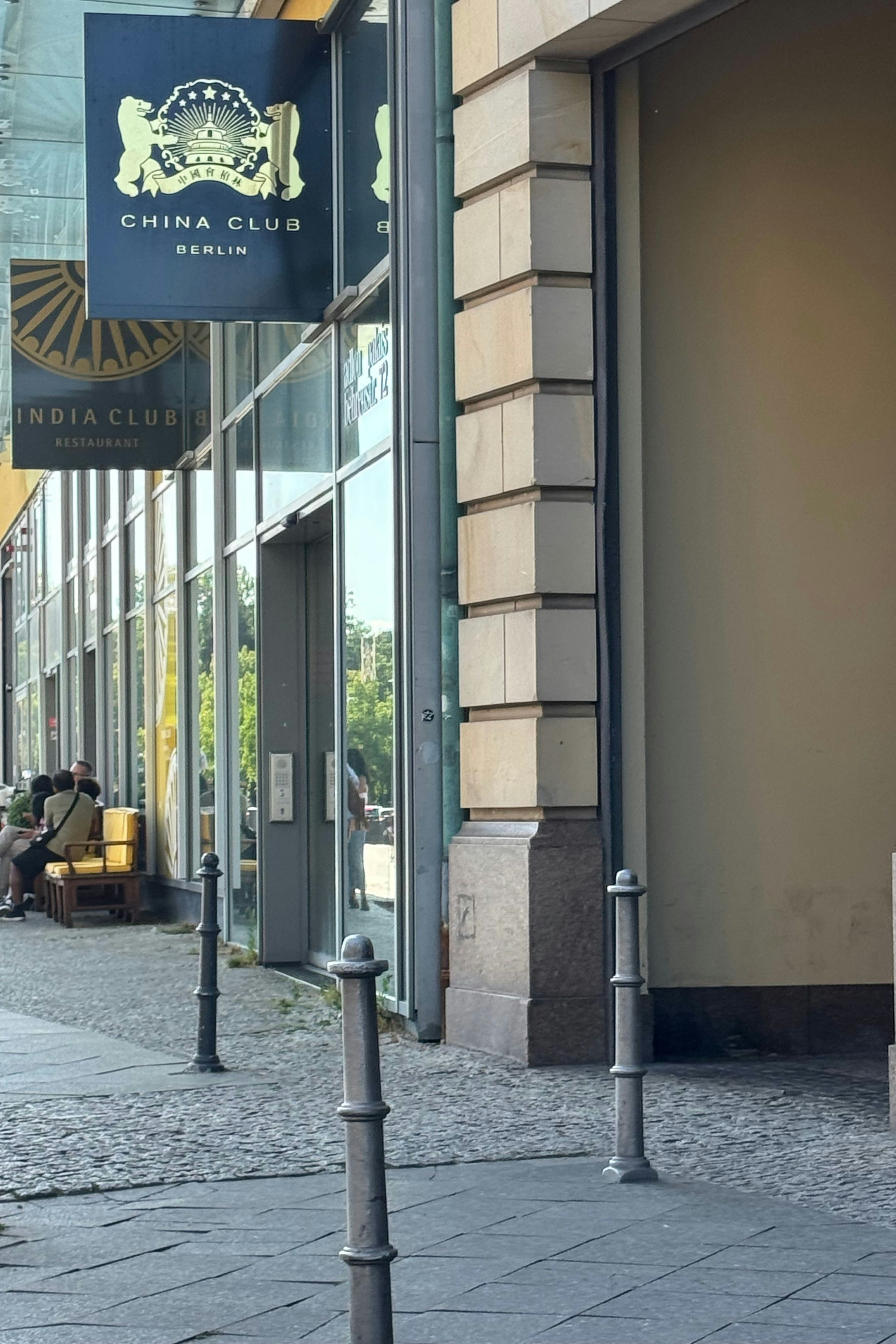 … und der Eingang zum super-exklusiven "China Club Berlin"