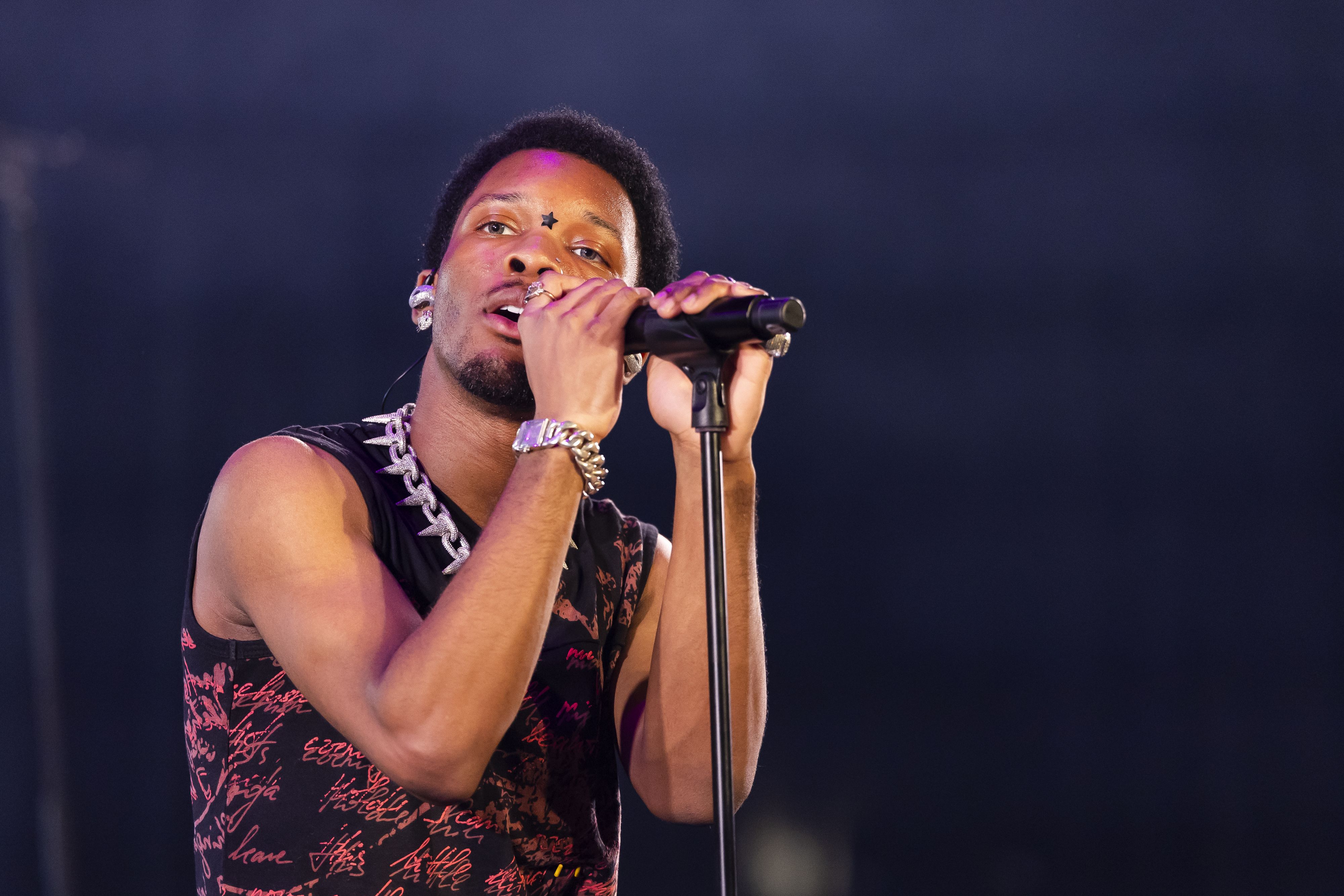 Die Songs des US-amerikanischen Sängers D4vd erleben derzeit einen großen Aufschwung.