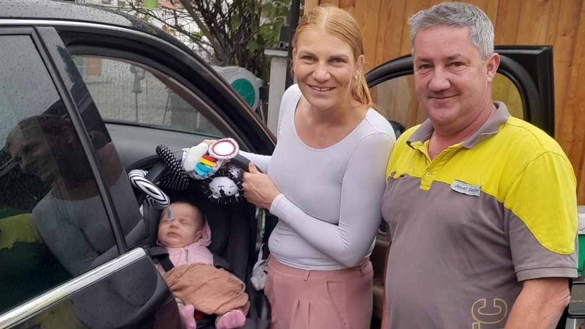 Heute.at - Baby im Auto eingesperrt – Gelber Engel eilt herbei