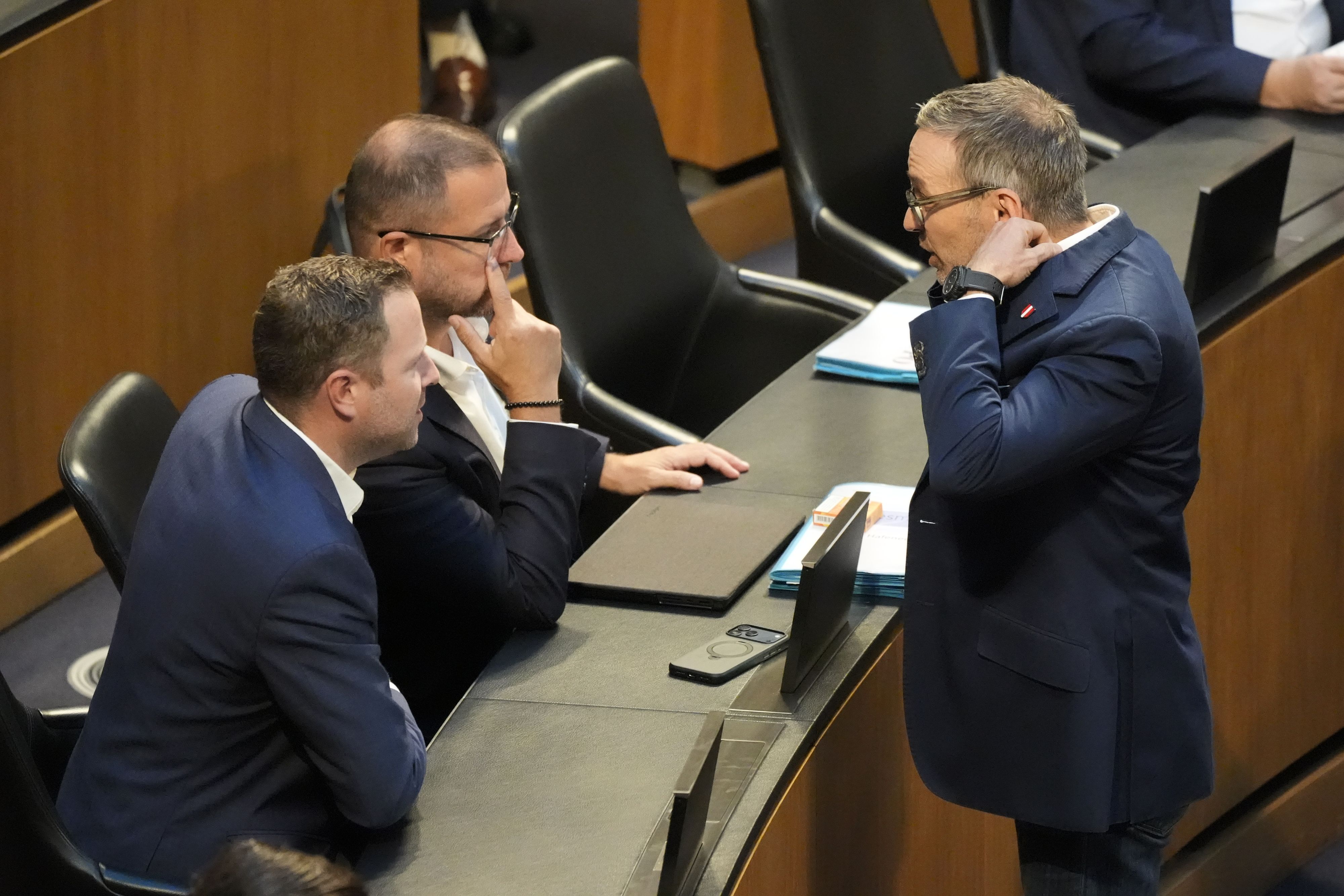... geht ja, jetzt bekommst du auf dem Parteitag auch unsere Stimmen