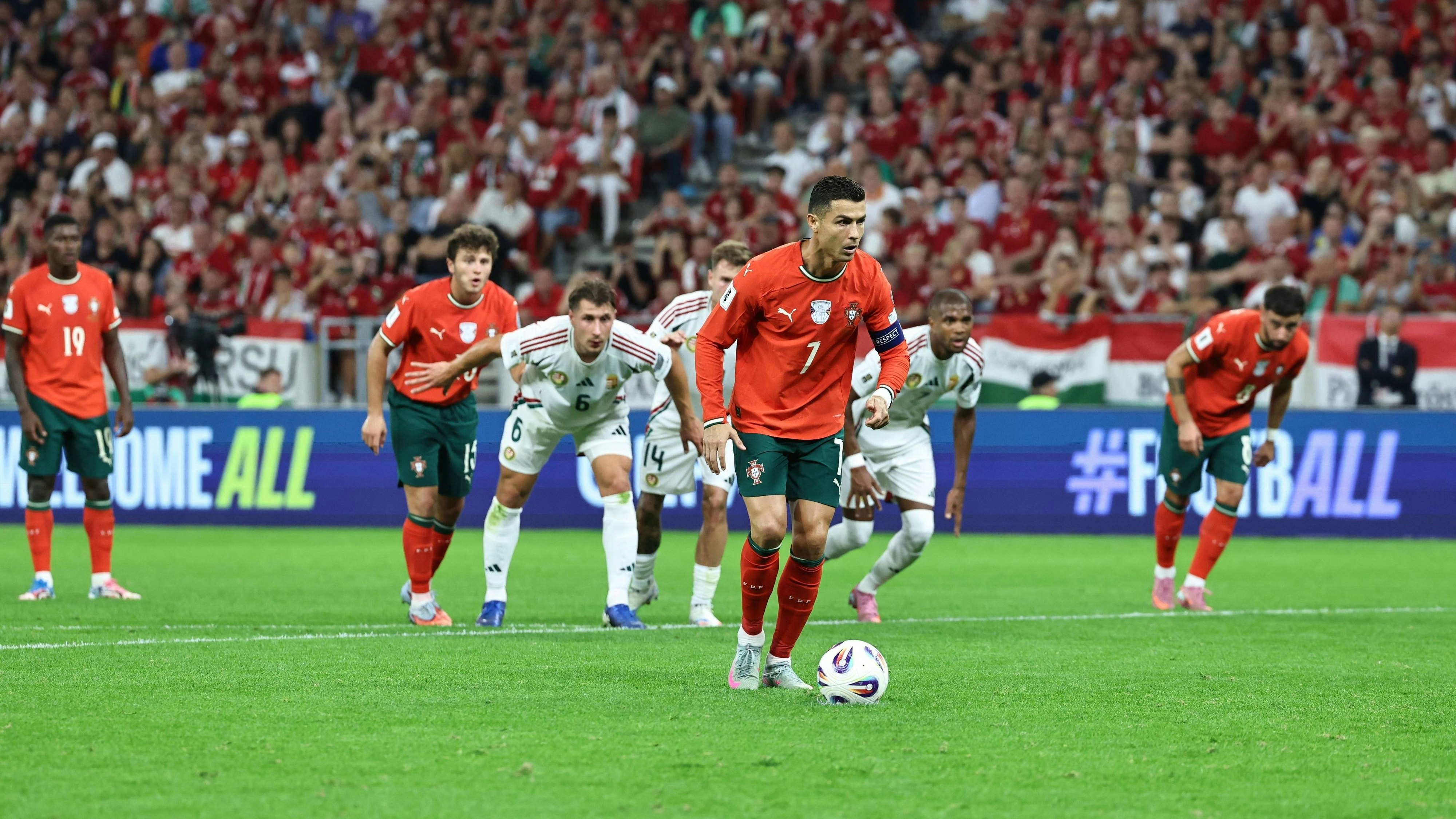 Hungary v Portugal - FIFA World Cup, WM, Weltmeisterschaft, Fussball European Qualifiers BUDAPEST, HUNGARY - SEPTEMBER 09: Cristiano Ronaldo of Portugal shoots from the penalty spot during the 2026 FIFA World Cup European Qualifiers group F football match between Hungary and Portugal in Budapest, Hungary on September 09, 2025. Arpad Kurucz / Anadolu Budapest Hungary. Editorial use only. Please get in touch for any other usage. PUBLICATIONxNOTxINxTURxUSAxCANxUKxJPNxITAxFRAxAUSxESPxBELxKORxRSAxHKGxNZL Copyright: x2025xAnadoluxArpadxKuruczx