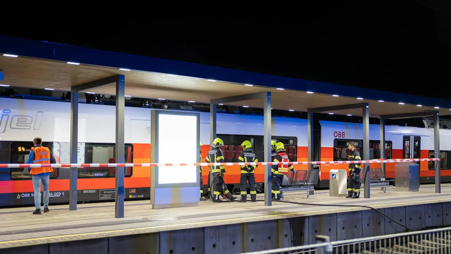 Heute.at - Frau stürzt auf Gleise und wird von Zug überfahren