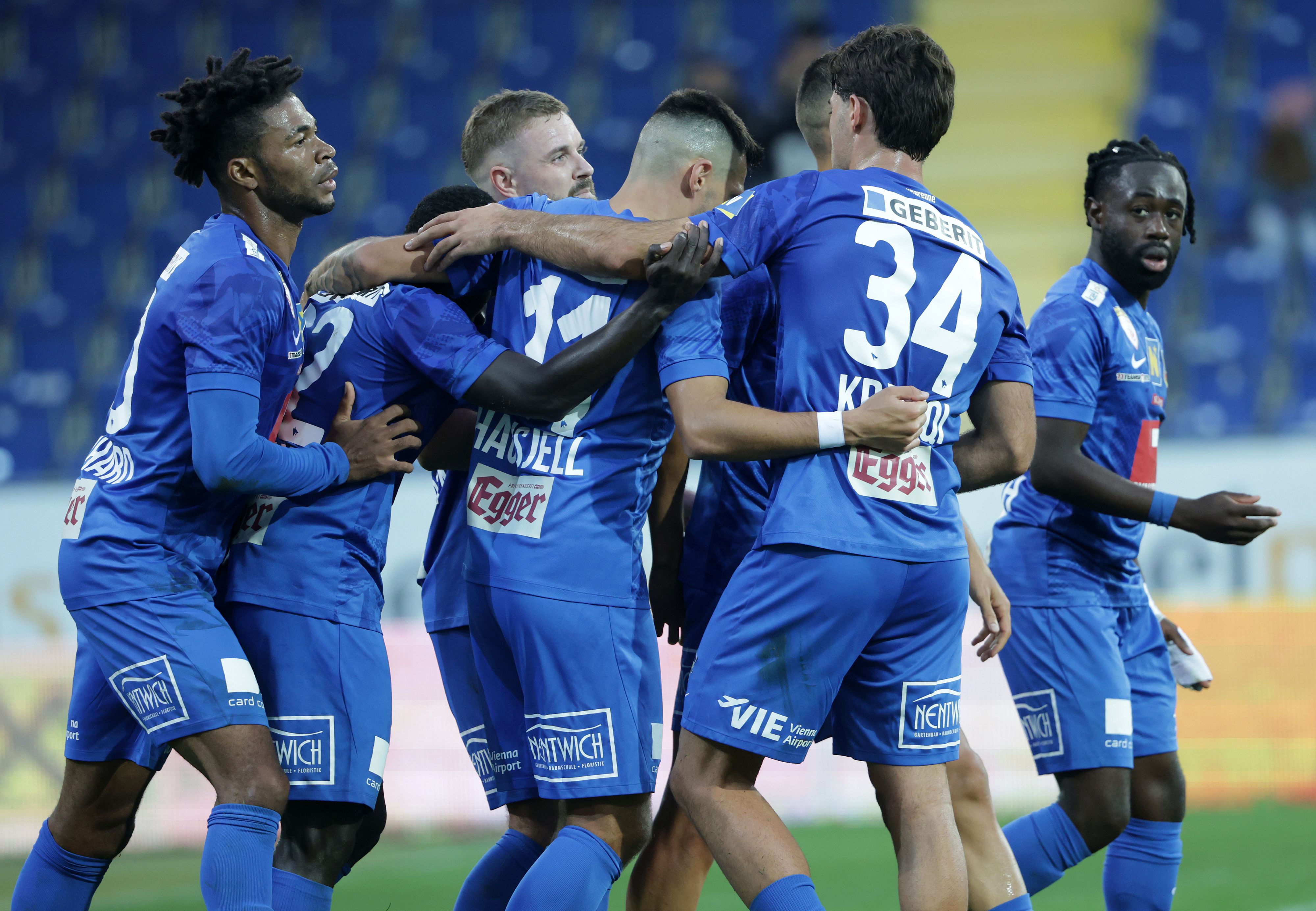 Marc Stendera bejubelt seinen Treffer für den SKN St. Pölten. 