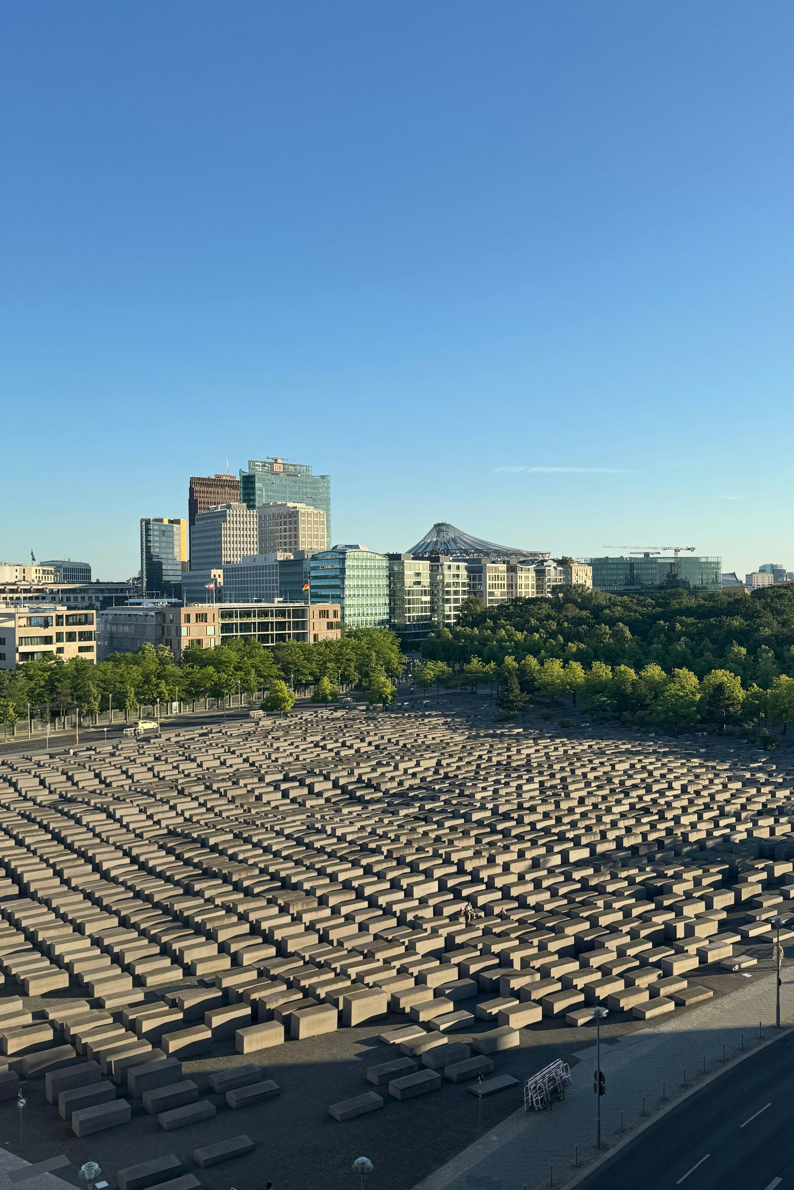 … bis zum Holocaust-Mahnmal direkt neben dem Brandenburger Tor