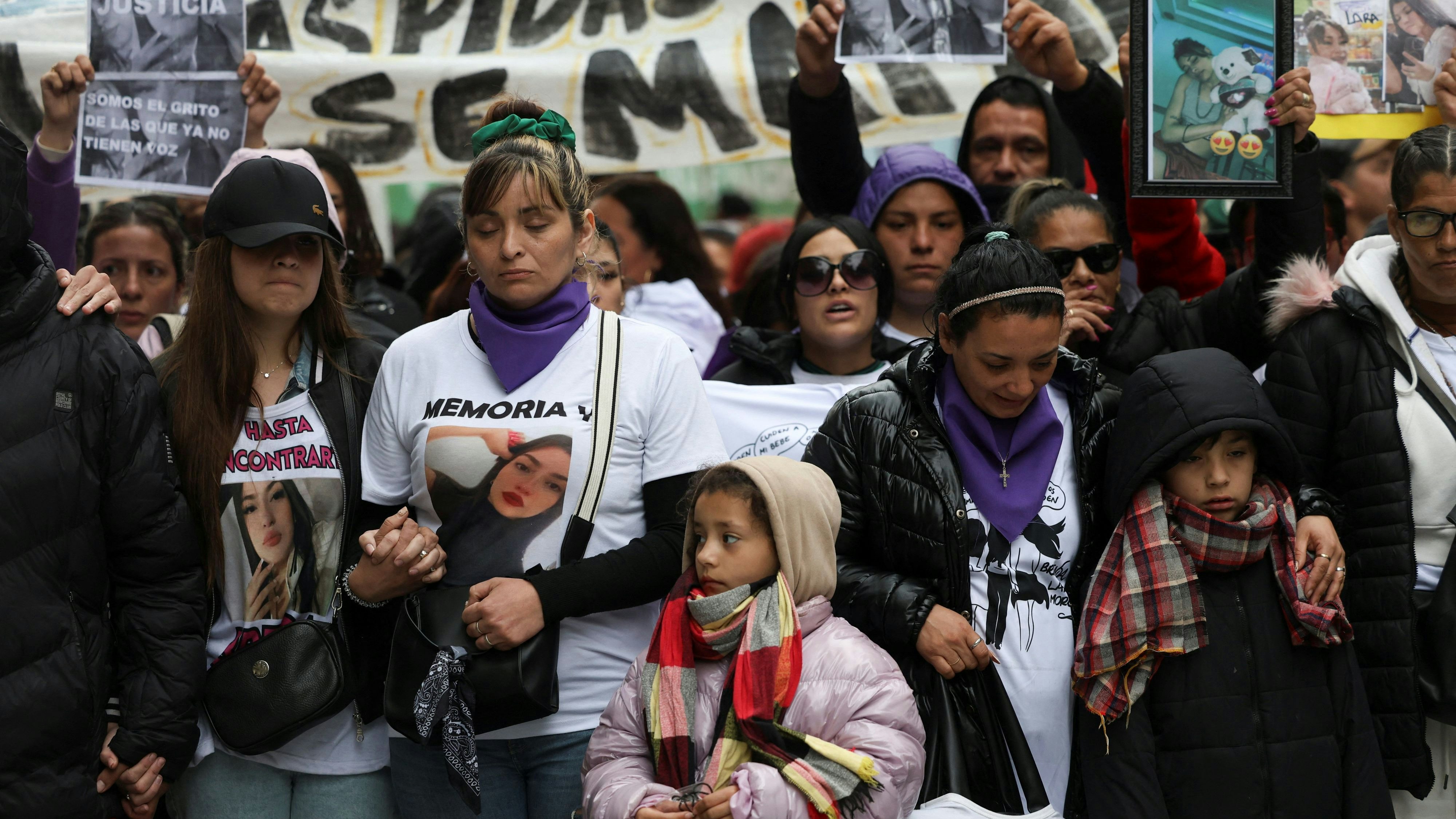 Heute.at - Drei junge Frauen in Livestream gefoltert und getötet