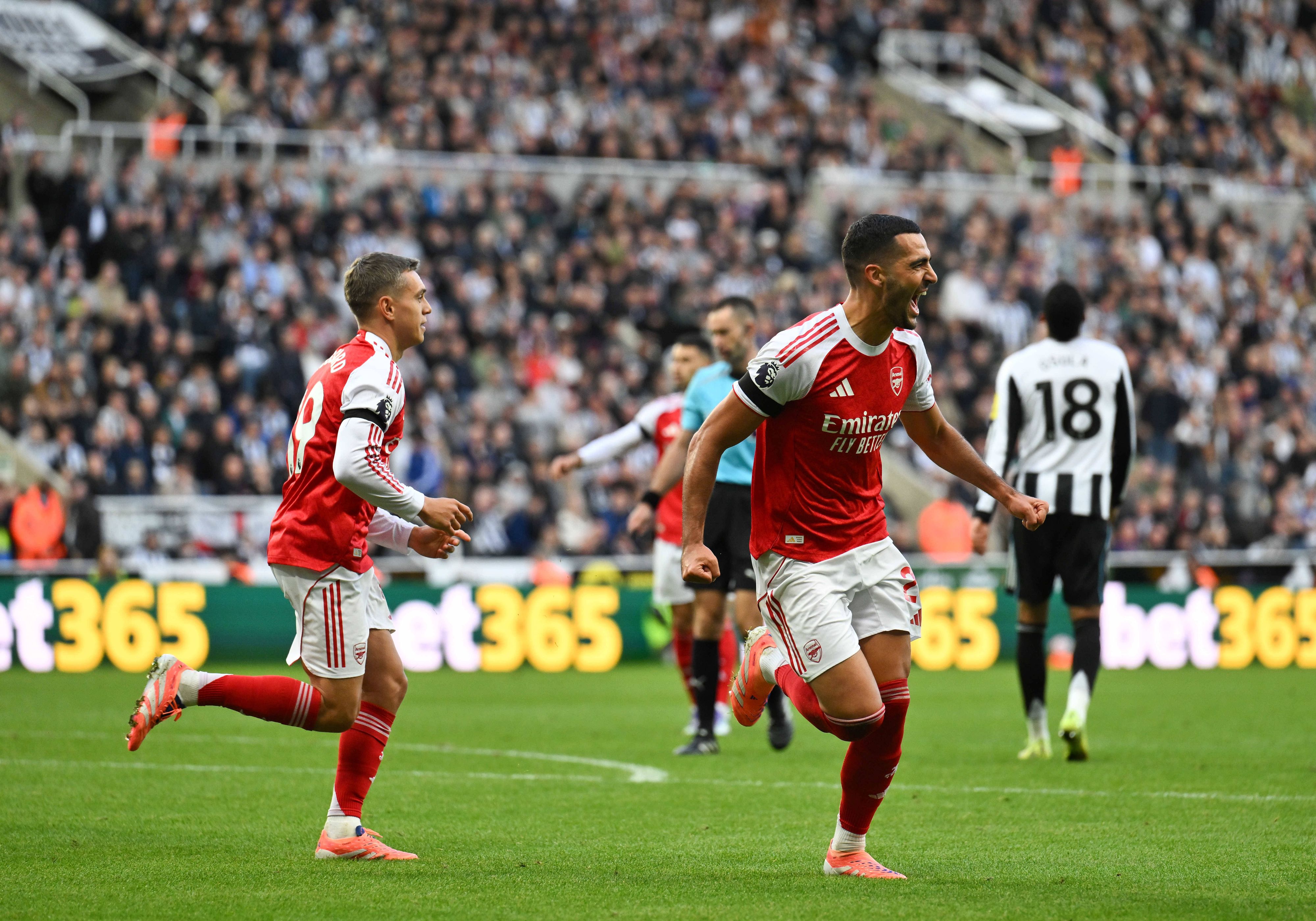 Arsenal jubelte frenetisch über den Sieg in der 94. Minute.