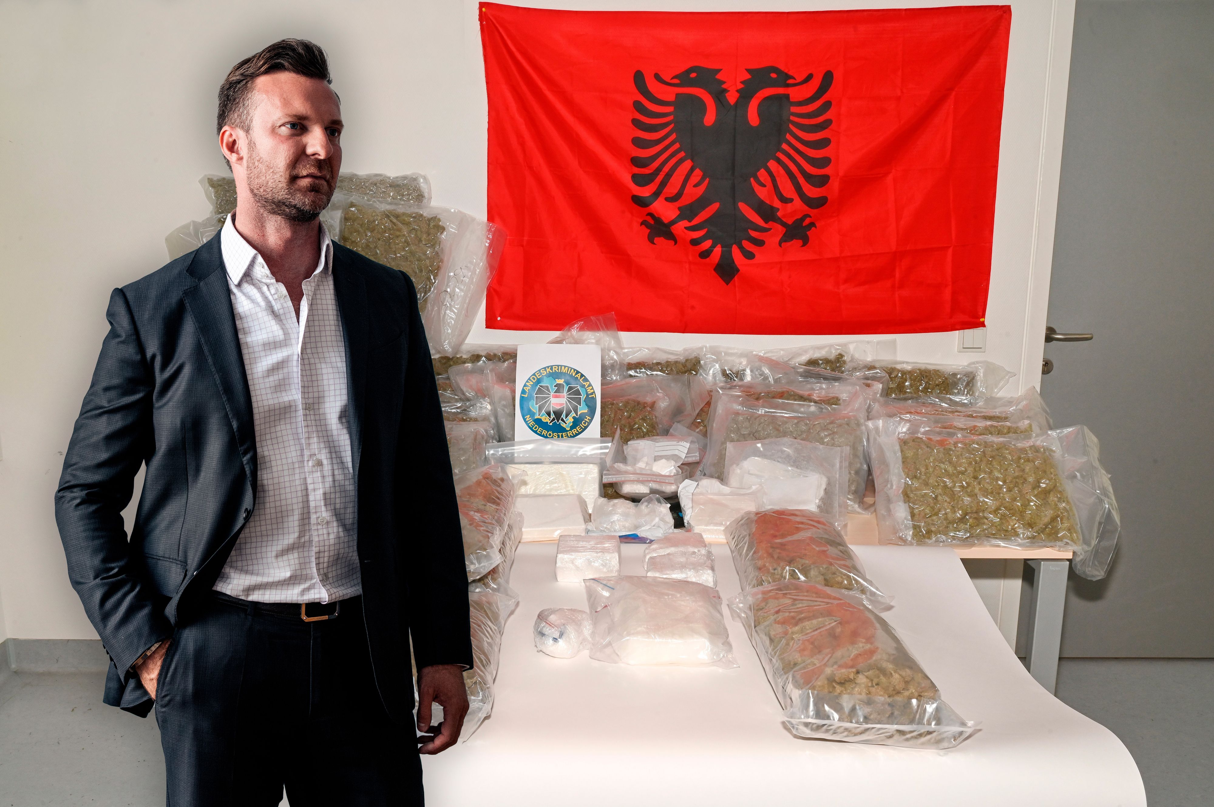 Bargeld, Koks und Gras wurden bei der Familie gefunden; Anwalt Philipp Wolm verteidigt im spektakulären Fall