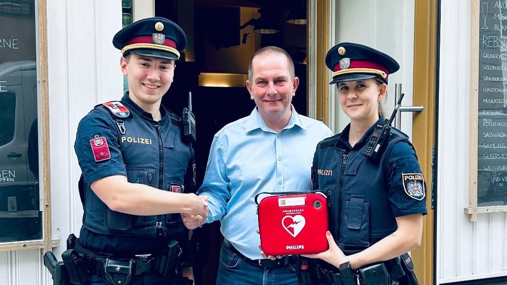Heute.at - Herzinfarkt – Polizisten retten Wiener Wirt das Leben