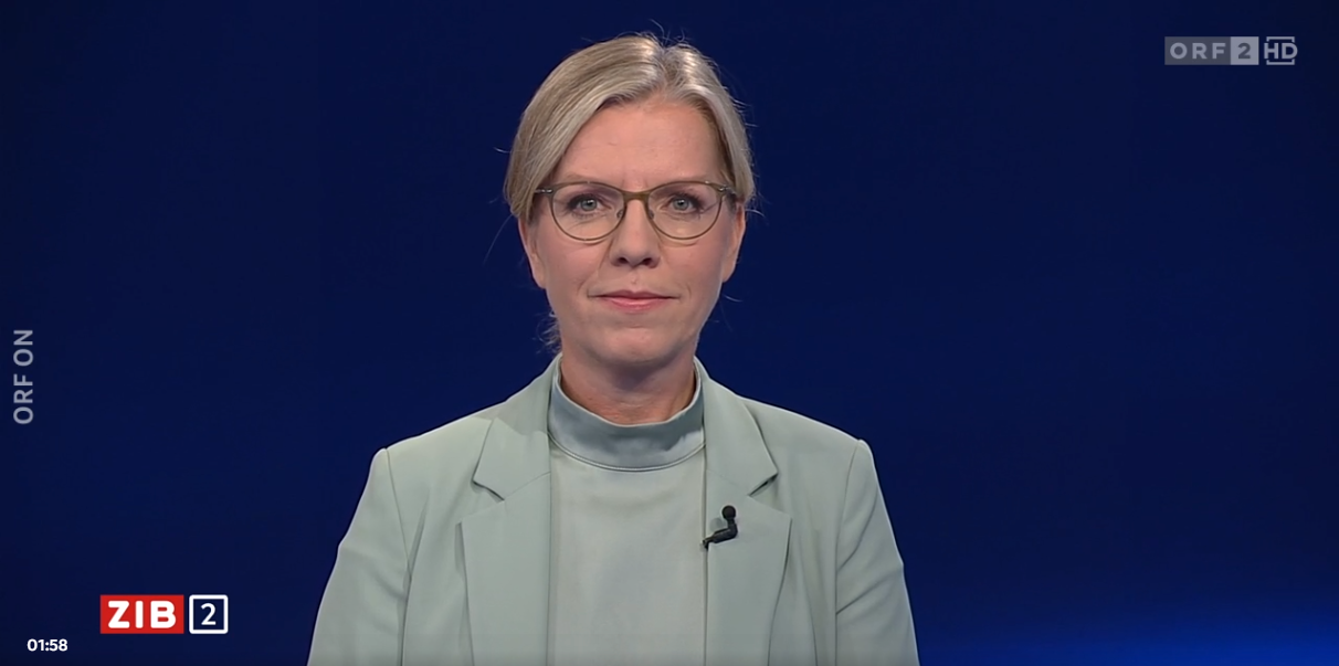 Grünen-Chefin Leonore Gewessler am späten Sonntagabend in der 