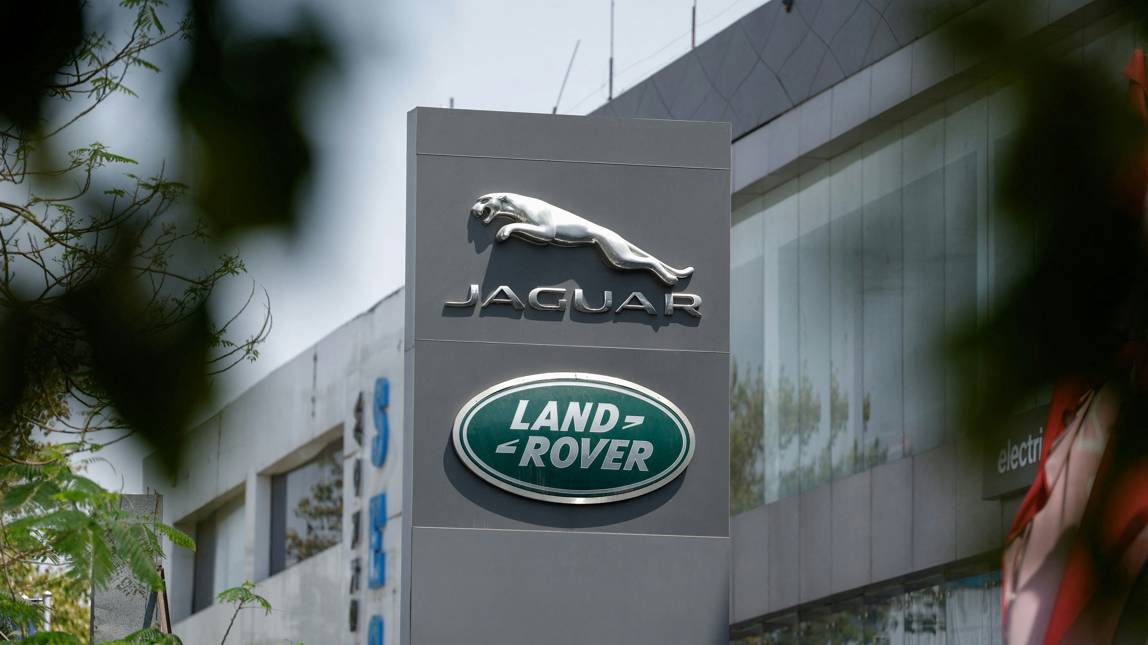 Heute.at - Regierung hilft Jaguar Land Rover nach Hackerangriff