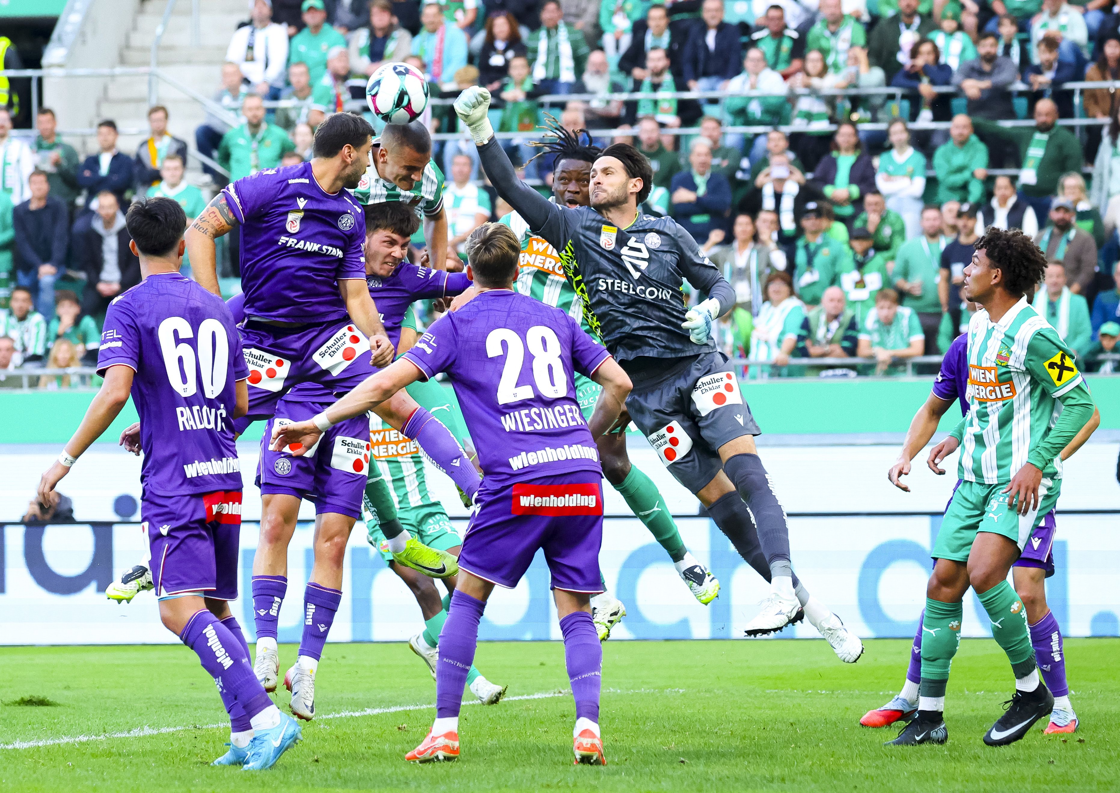 Heiße Zweikämpfe im Wiener Derby