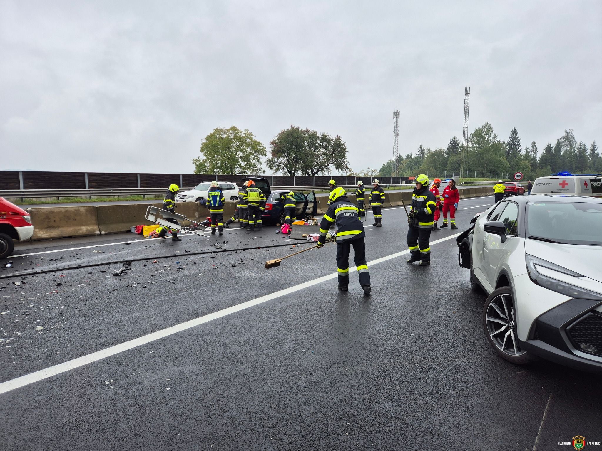 Bei dem Unfall wurden mehrere Personen verletzt.