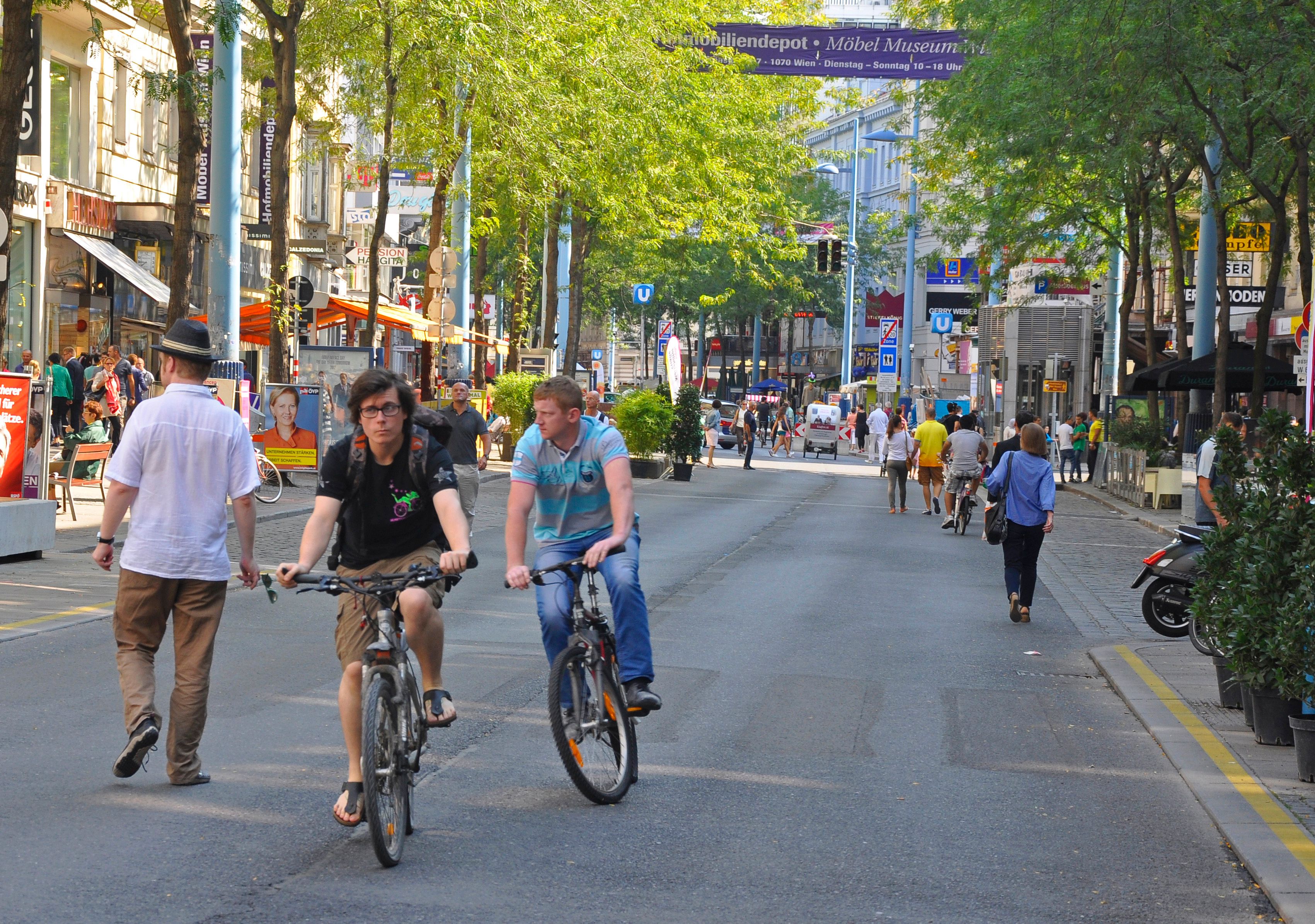 Radler und Fußgänger teilen sich die MaHü – genau das sorgt weiter für Streit zwischen den Bezirken.