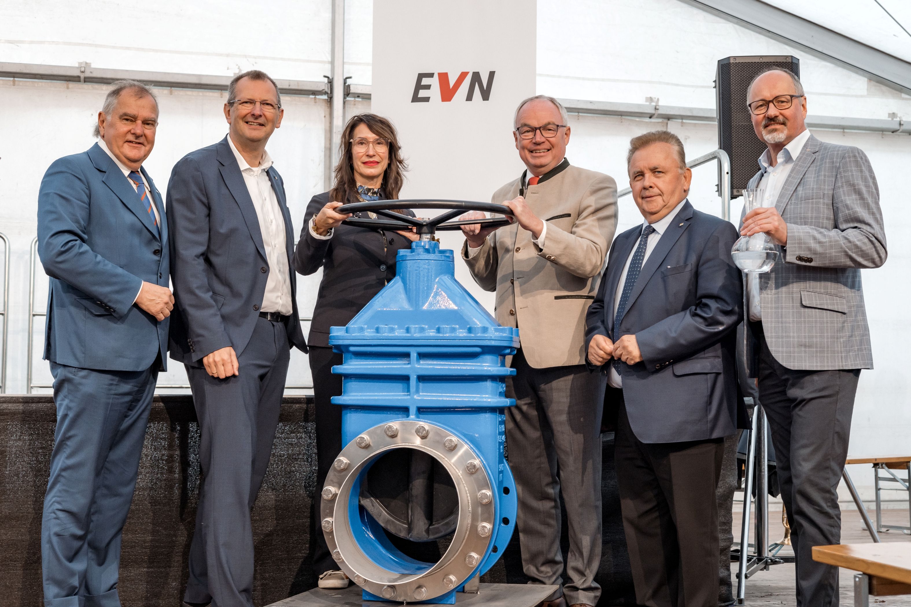 EVN Wasser Geschäftsführer Franz Dinhobl, EVN Vorstandsdirektor Stefan Stallinger, EVN Vorstandsdirektorin Alexandra Wittmann, LH-Stellvertreter Stephan Pernkopf, Bürgermeister LAbg. Franz Mold und EVN Wasser Geschäftsführer Raimund Paschinger