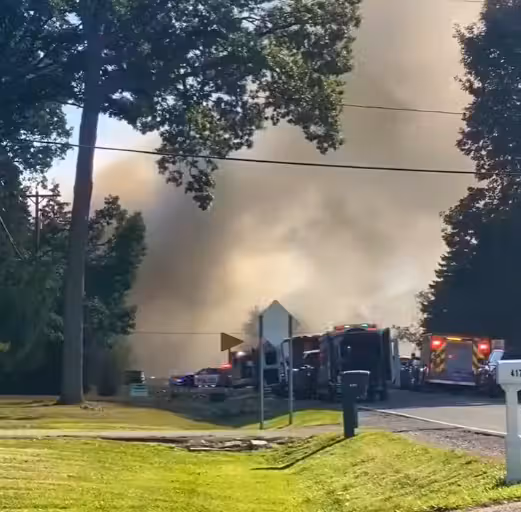 Die Kirche in Grand Blanc steht in Vollbrand.