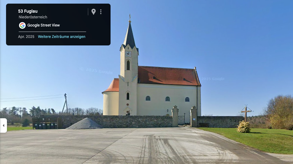 Das Begräbnis fand bei der St. Nikolaus-Kirche in Fuglau statt.