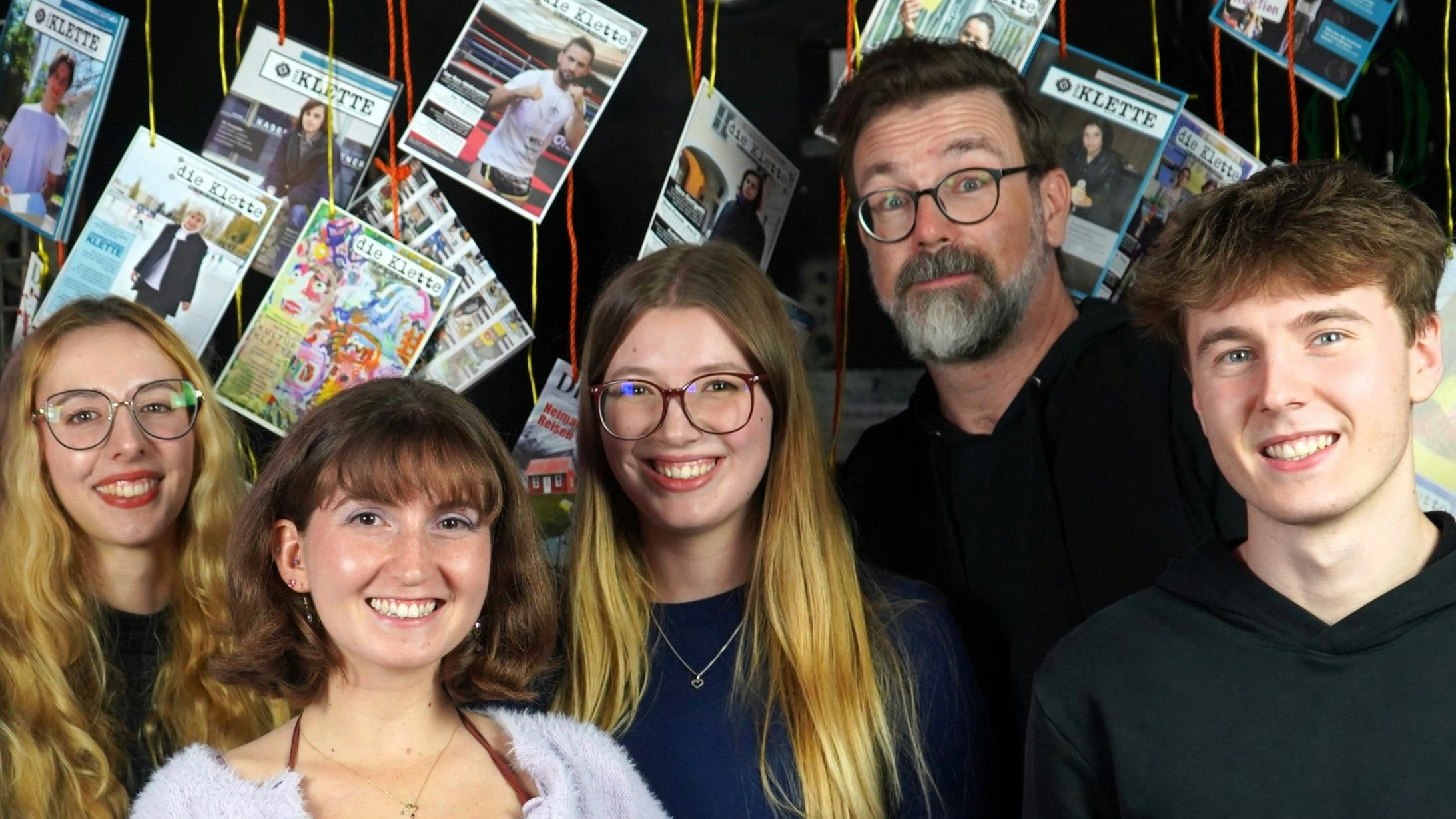 Redaktionsfoto der KLETTE mit Projektleiter Conrad Heßler: Julia Roschinsky, Celina Dinhopl, Chefredakteurin Lara Karner und Patrick Kohl