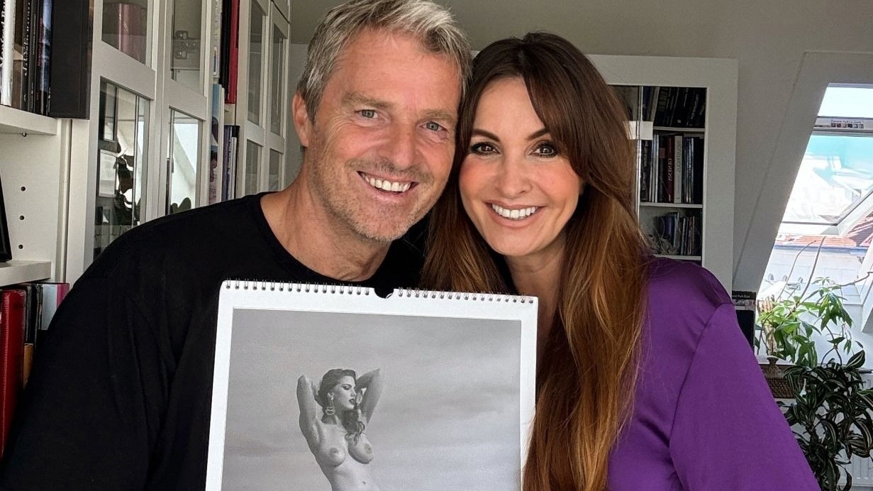 Heute.at - 19 Jahre – 19 Mal Nelly! Baumann setzt Ehefrau in Szene