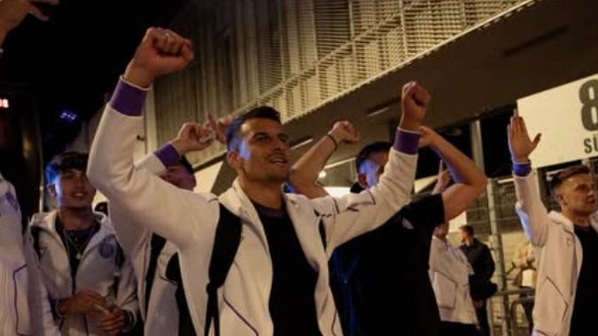 Heute.at - Pyro in Favoriten! Wien violett! Alles andere ...egal