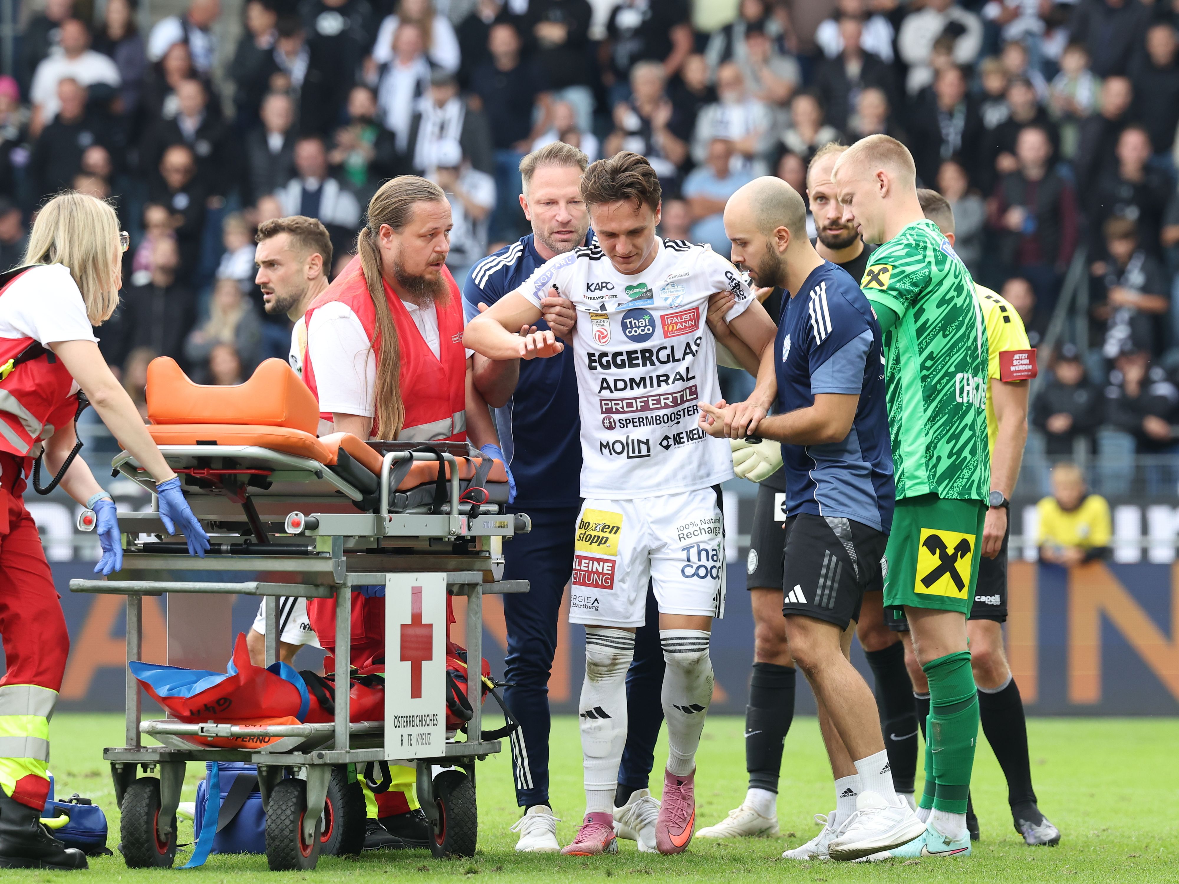 Fridrikas benommen nach dem Zusammenprall mit Christensen.