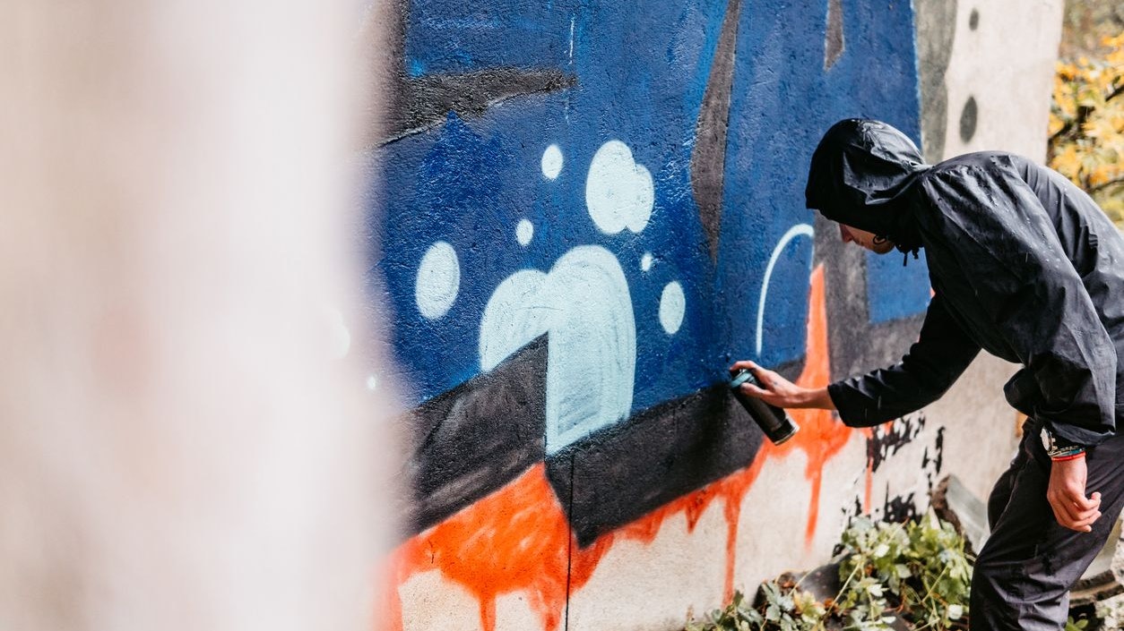 Heute.at - 19-Jähriger besprüht Waggons – Polizist gibt Schuss ab