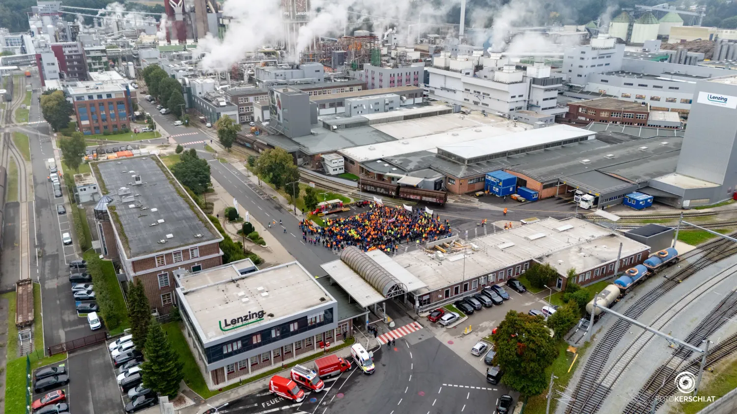 Traurige Gewissheit: In einem ersten Schritt wird Lenzing 300 Mitarbeiter entlassen. Weitere 200 könnten folgen.