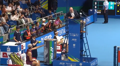 Alcaraz im Streit mit Referee Murphy.