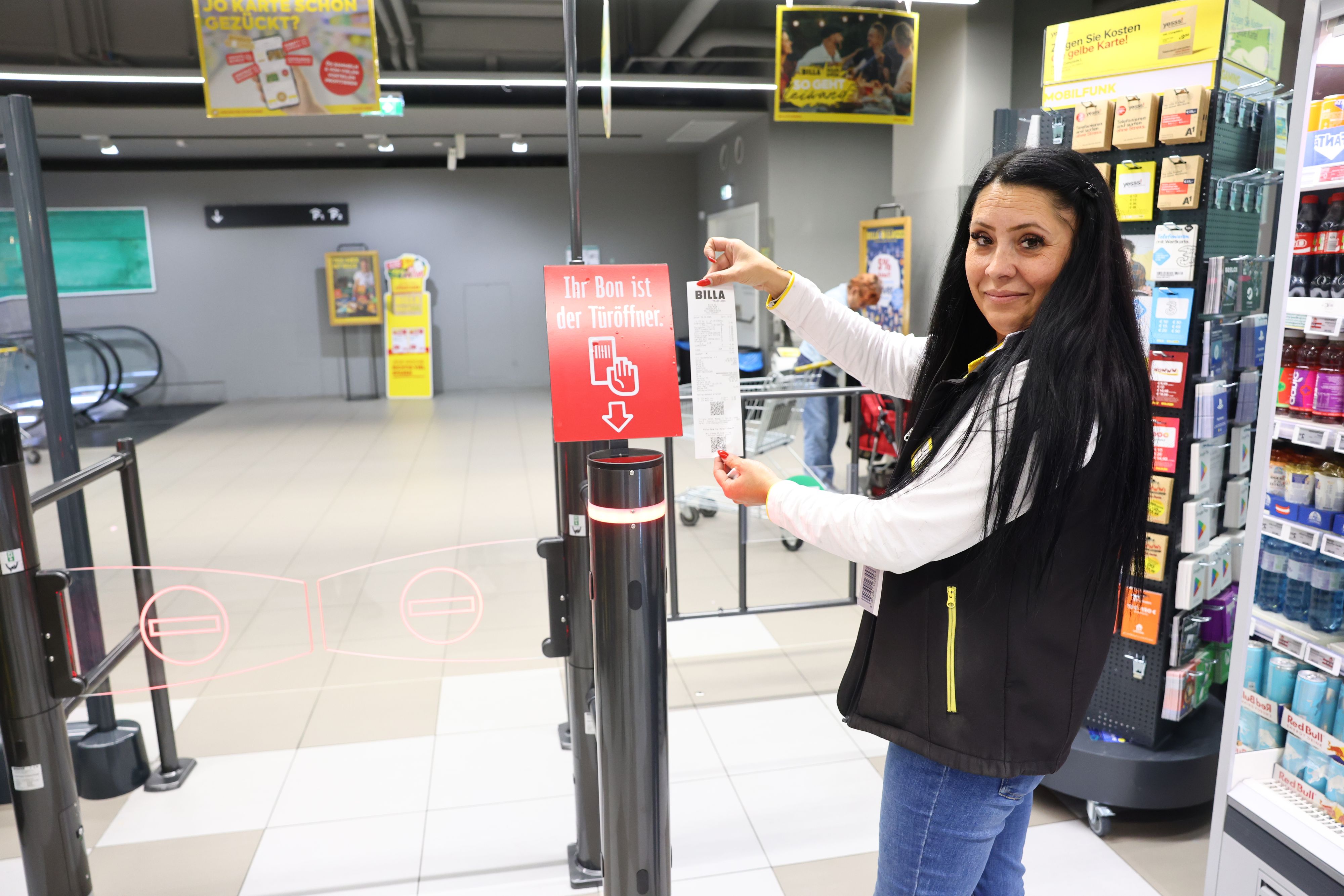 Hightech-Hürde soll Schwundquote senken: der sogenannte Portomat bei Billa Plus am Rochusplatz in Wien-Landstraße