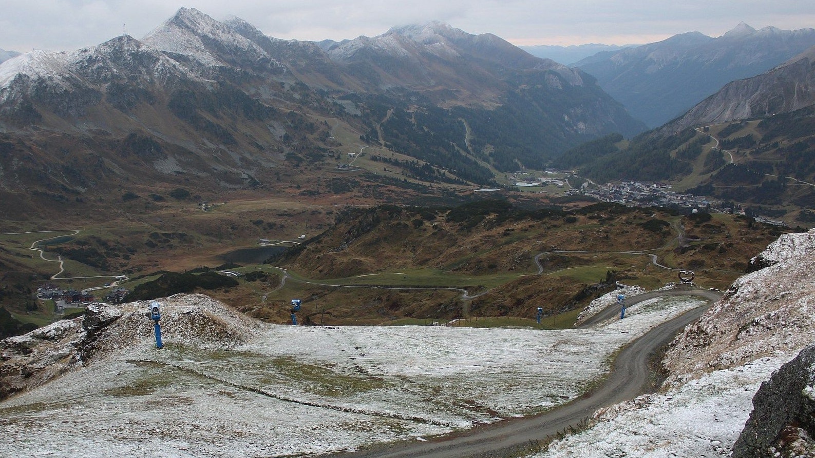 In Obertauern wurden die Bergspitzen in der Nacht auf Dienstag angezuckert.