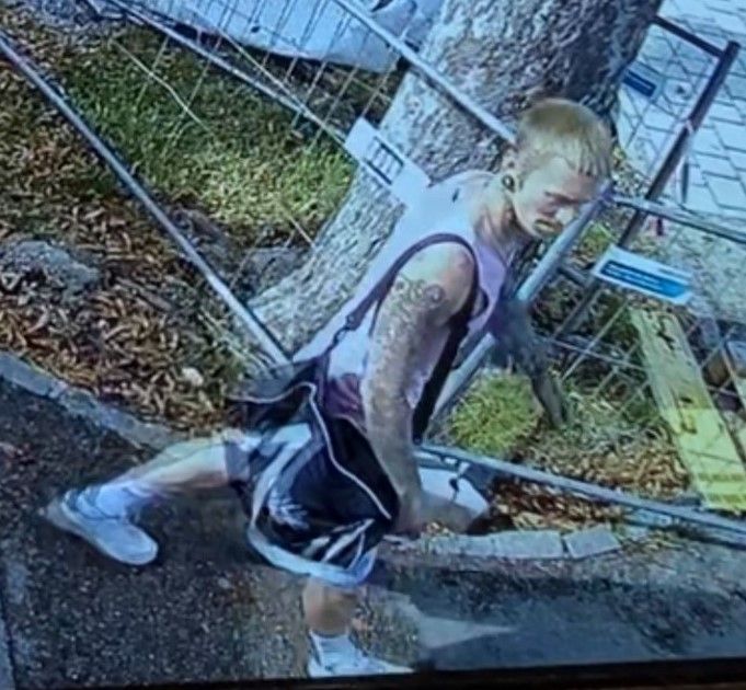 Nach diesem Verdächtigen wird gesucht.