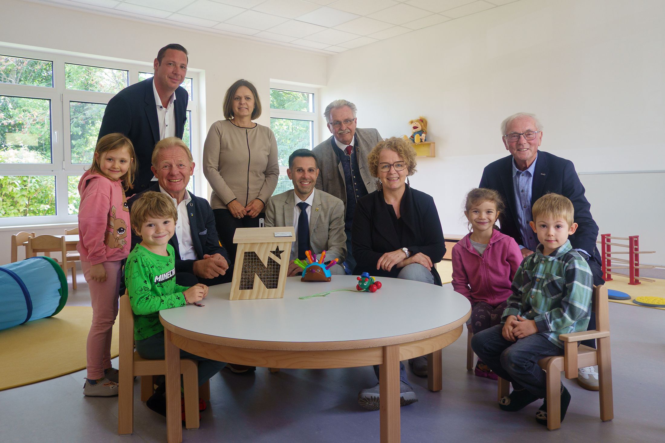 Die Tagesbetreuungs-Einrichtungsgruppe in Blumau-Neurißhof feiert Eröffnung.